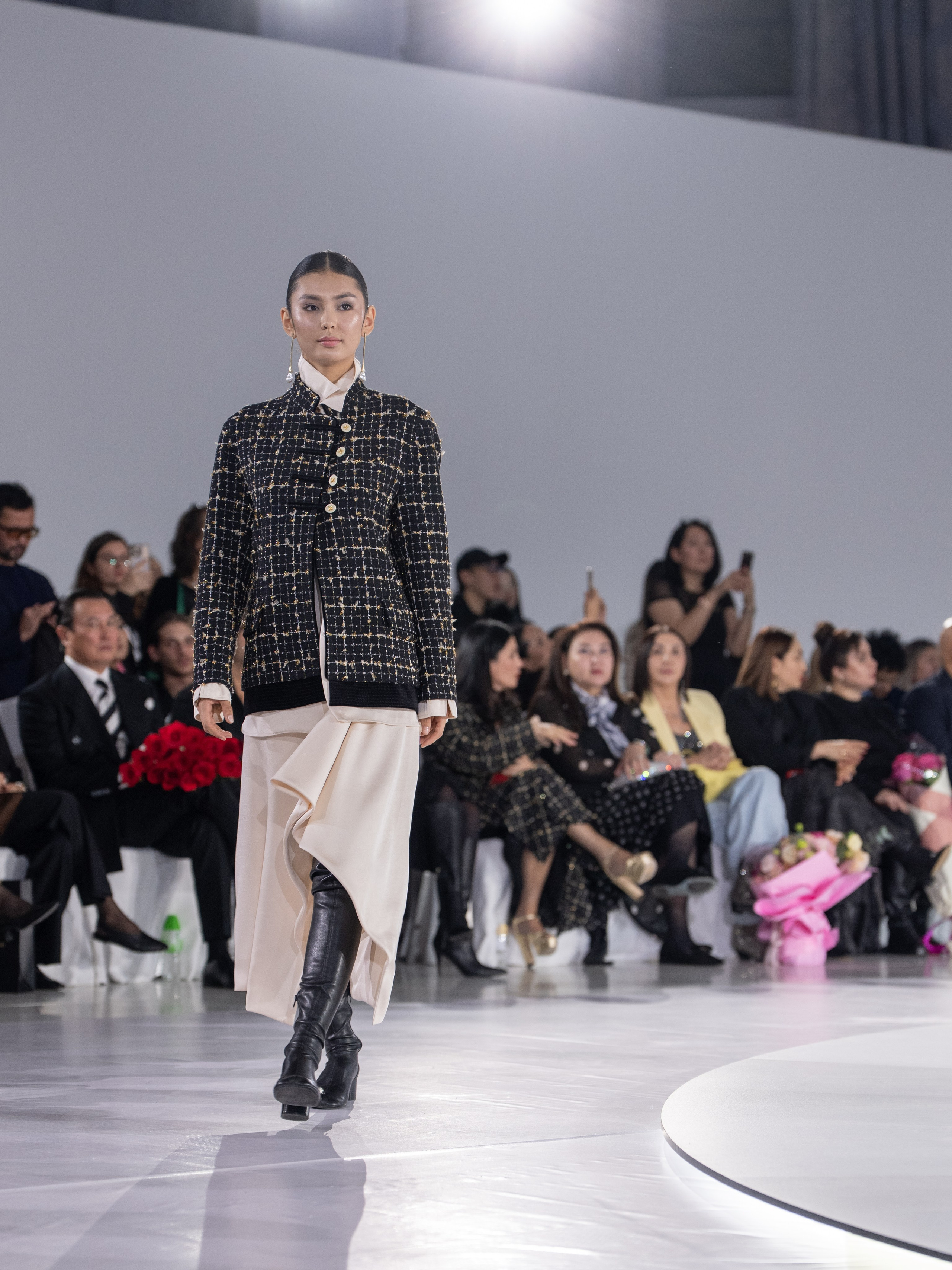 Дизайнер Aida Kaumenova. Сайт Алматинского НЮ АРТ, будуар и фэшн фотографа Дениса Карпенко