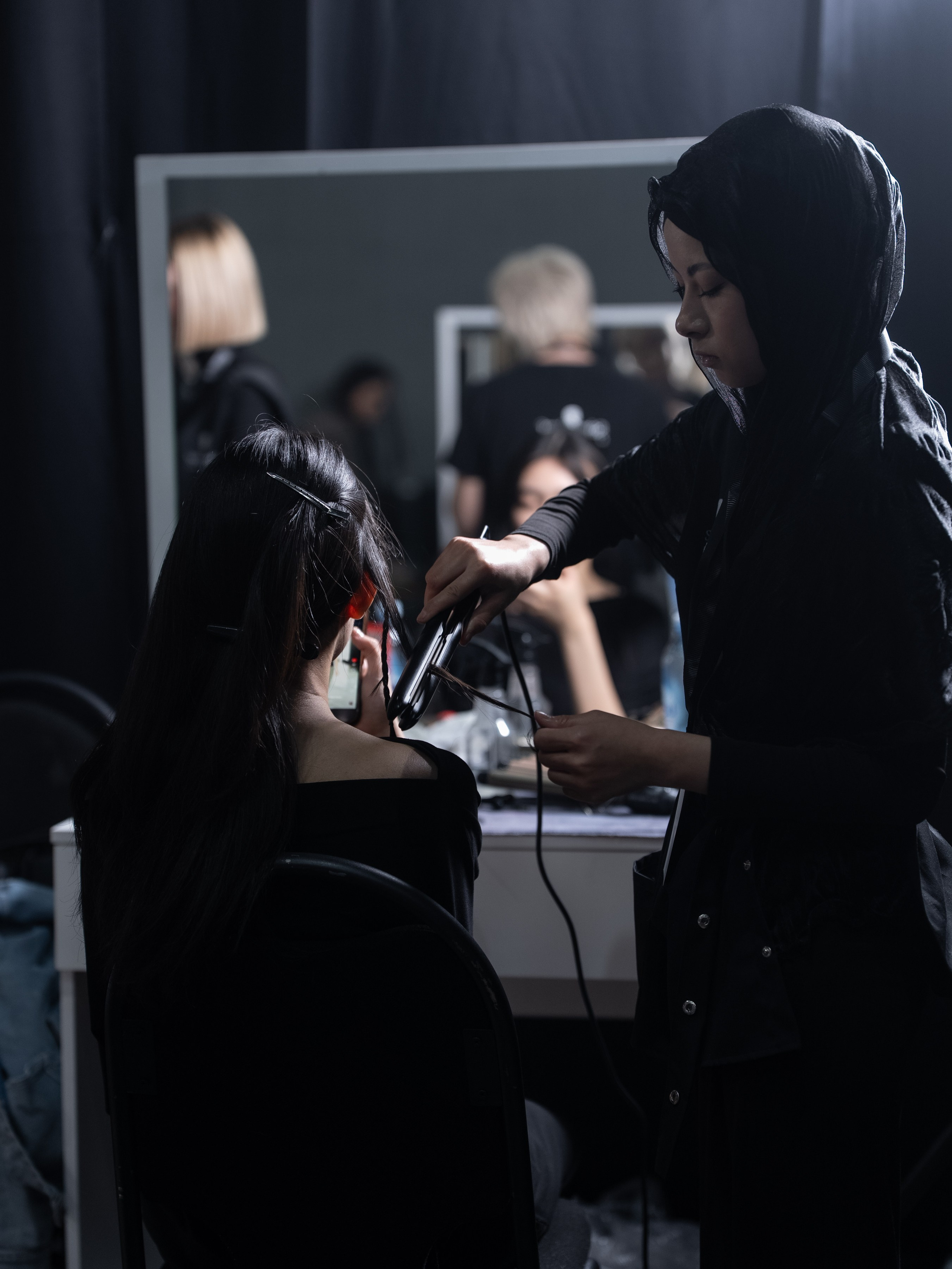 Visa Fashion Week Pre-Fall 2026 April BackStage Day 1. Сайт Алматинского НЮ АРТ, будуар и фэшн фотографа Дениса Карпенко