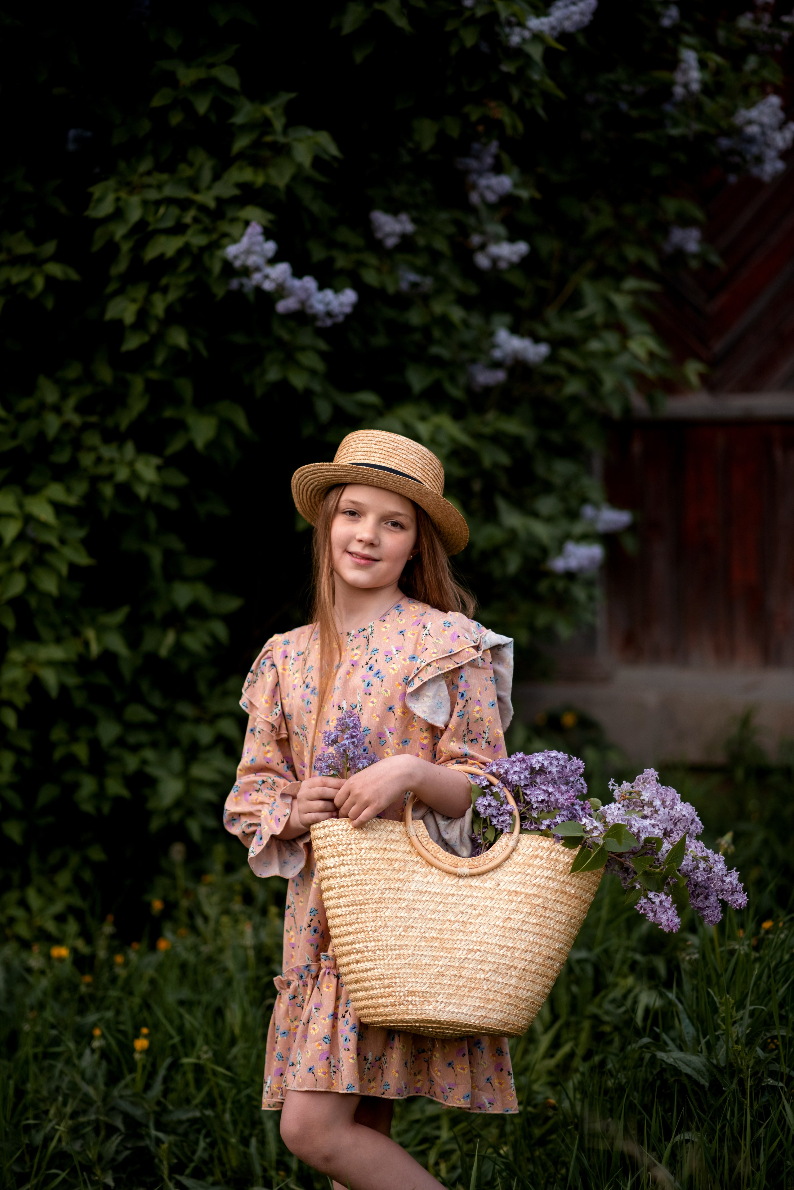Александра. Фотосессия в цветущей сирени. Семейный и детский фотограф в Туле Светлана Воронкова