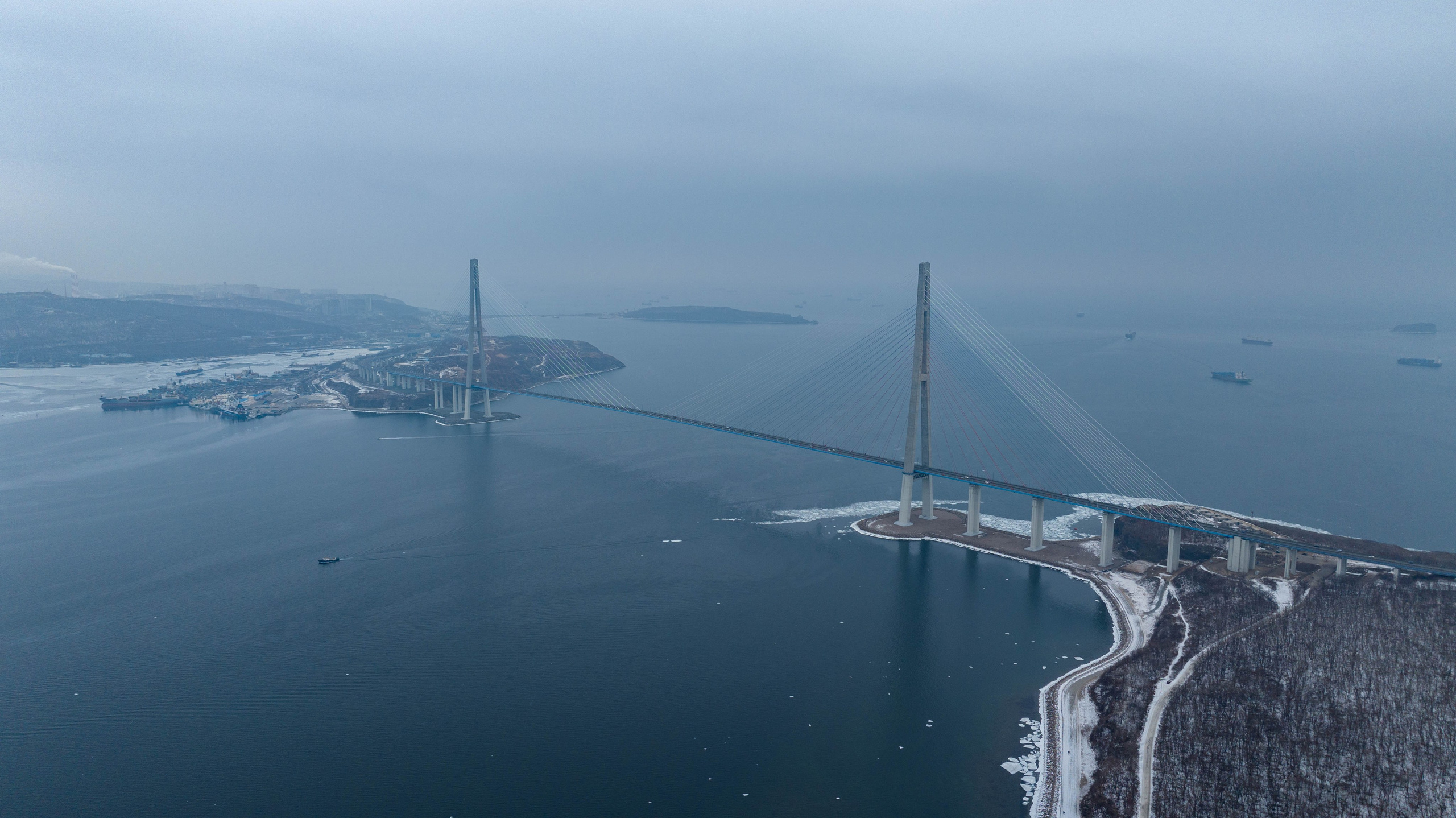 Русский мост. Турист оптимист