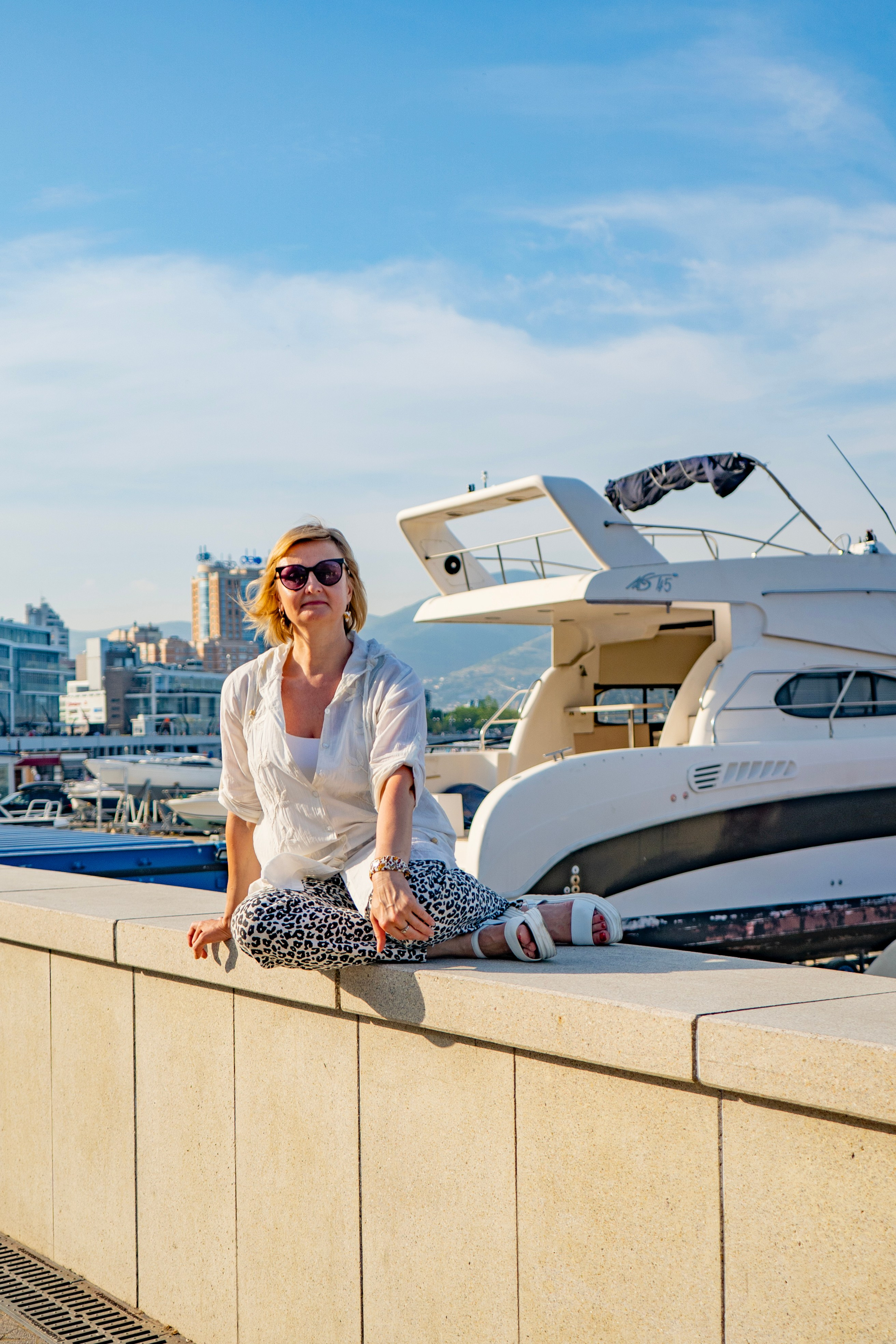 Съемка в центре Новороссийска. Семейный и детский фотограф Екатерина Черняева. Снимаю портреты, love story, фотопрогулки, работаю на улице, в кафе, студии, дома у клиента