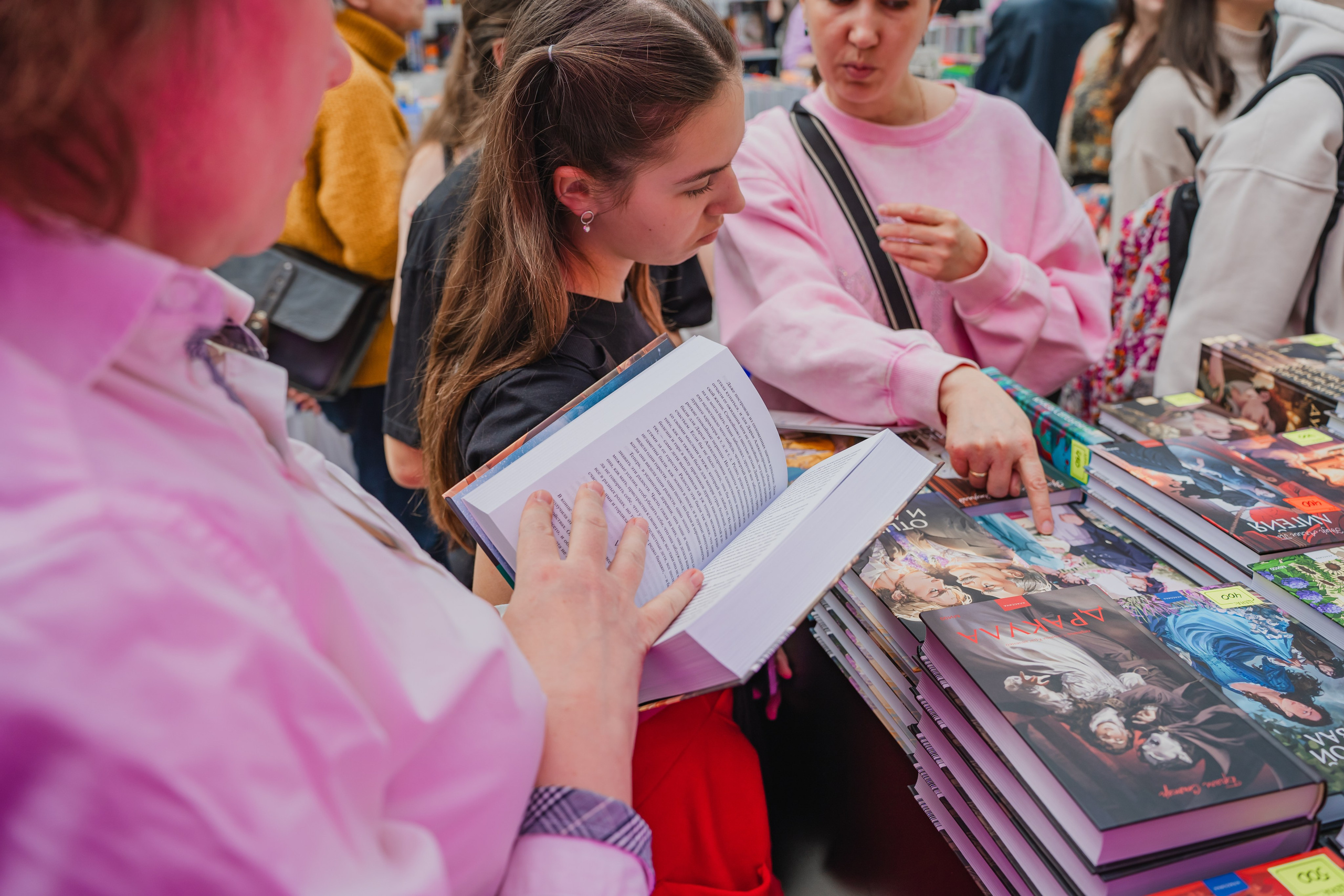 МИФ Non/fictio№ 2025 стенды. Репортажный фотограф Анастасия Рубцова