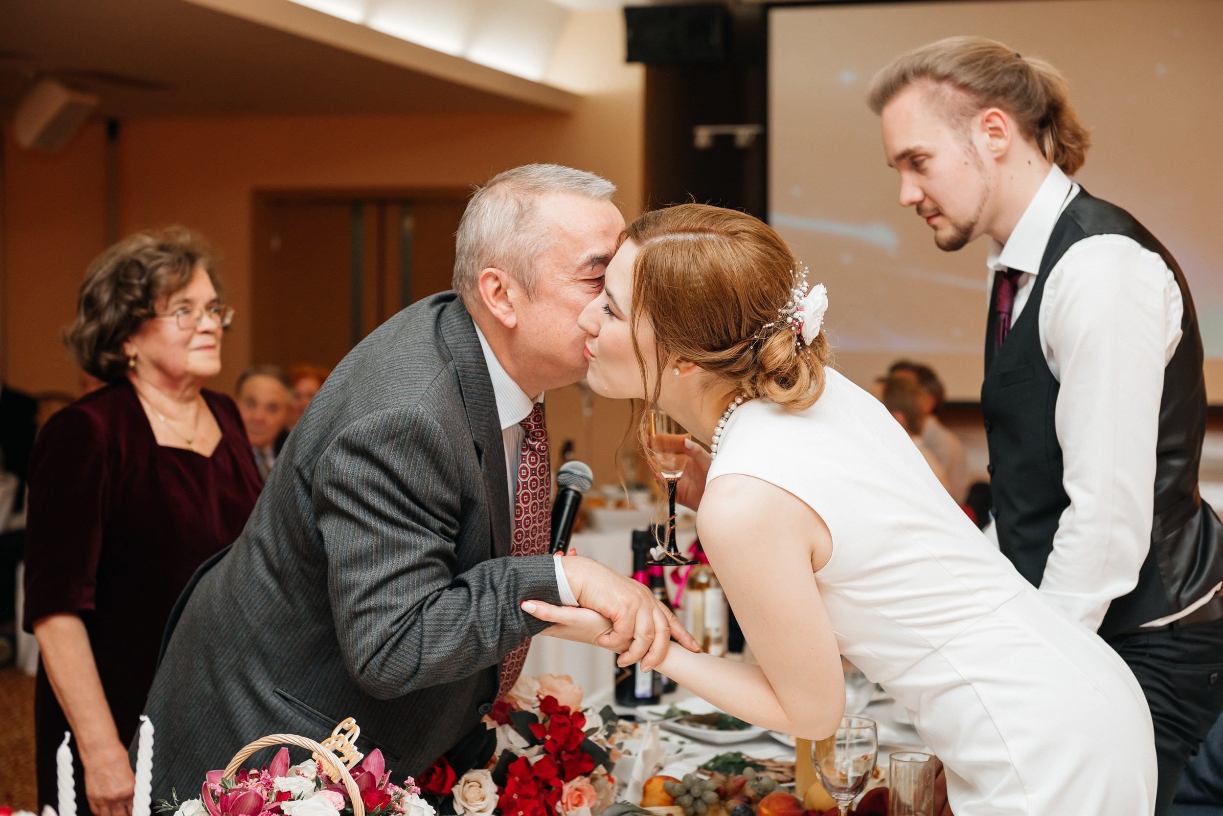 Свадьба в Аптекарском огороде. Фотограф Москва Настя Профотовна. Репортажные, свадебные и контент фотосессии