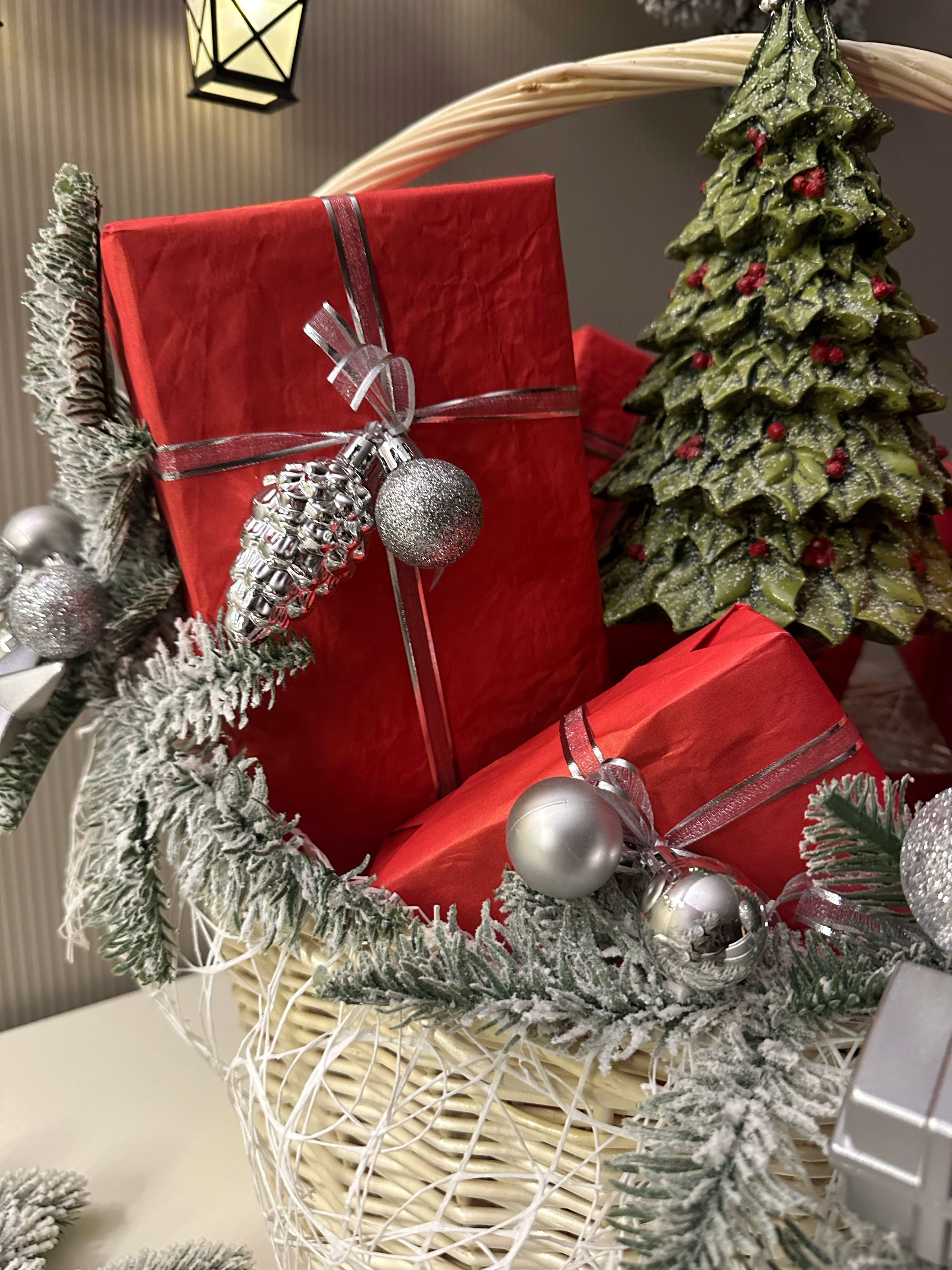 Новогодняя корзина. Студия подарочных наборов «Владия»