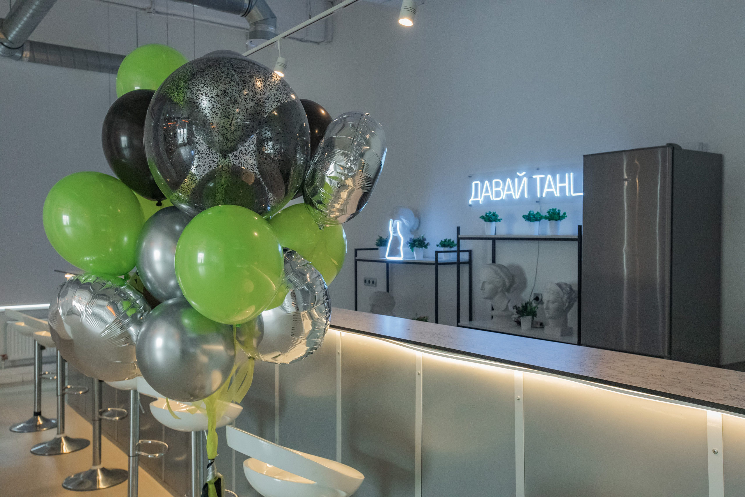 Mr. White (лето). Аренда лофта в СПб для мероприятий