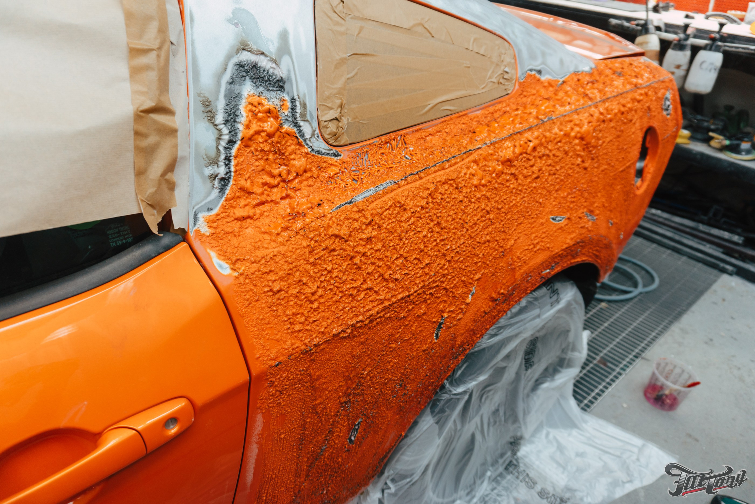 Ford Mustang Roush оранжевый окрас кузова и выкрас полос. DeLorein