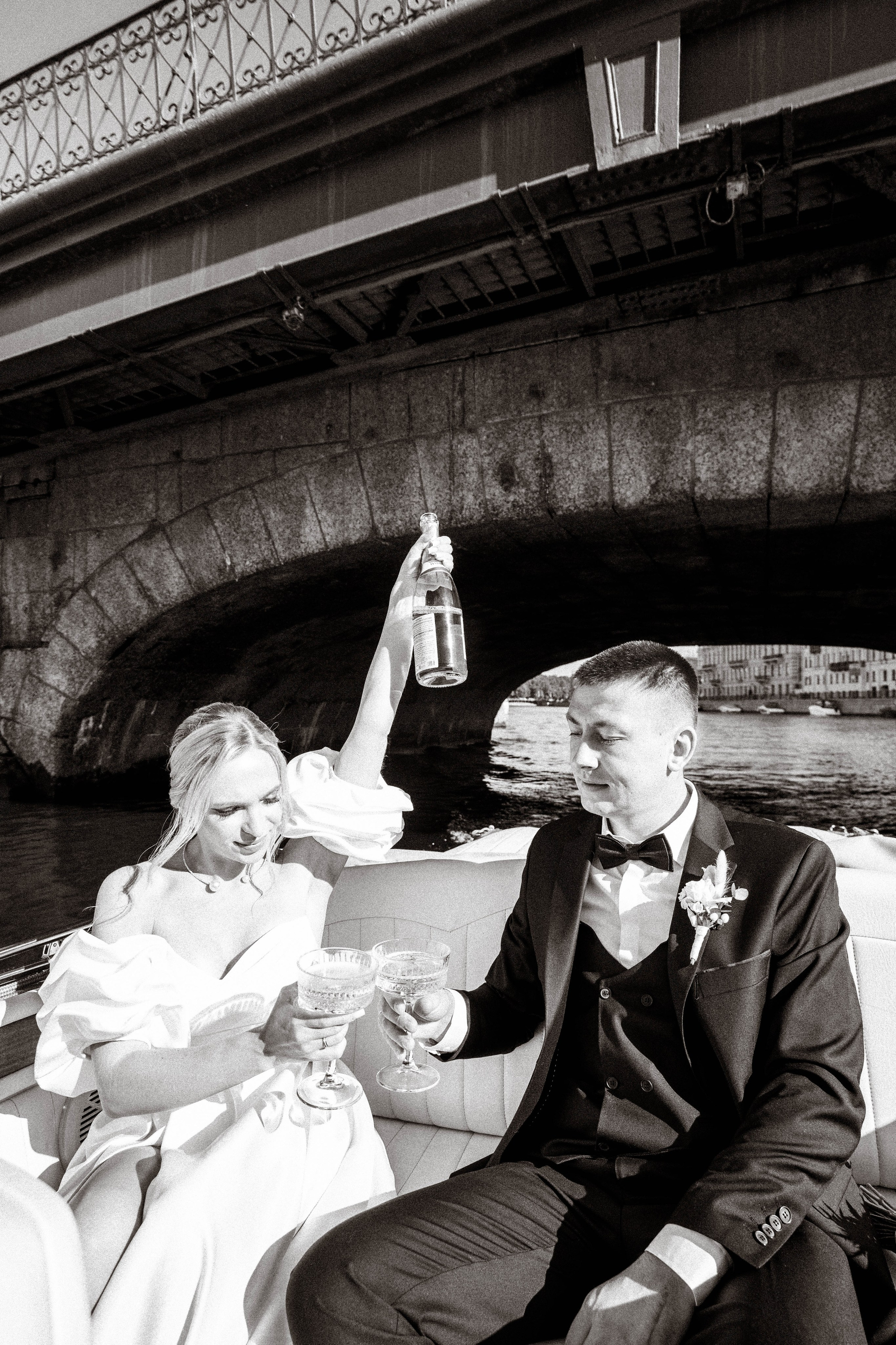 СВАДЕНБНАЯ СЬЕМКА НА КАТЕРЕ ПО КАНАЛАМ САНКТ-ПЕТЕРБУРГА И В АКВАТОРИИ НЕВЫ. Профессиональный фотограф, Санкт-Петербург — Виктория Богомолова