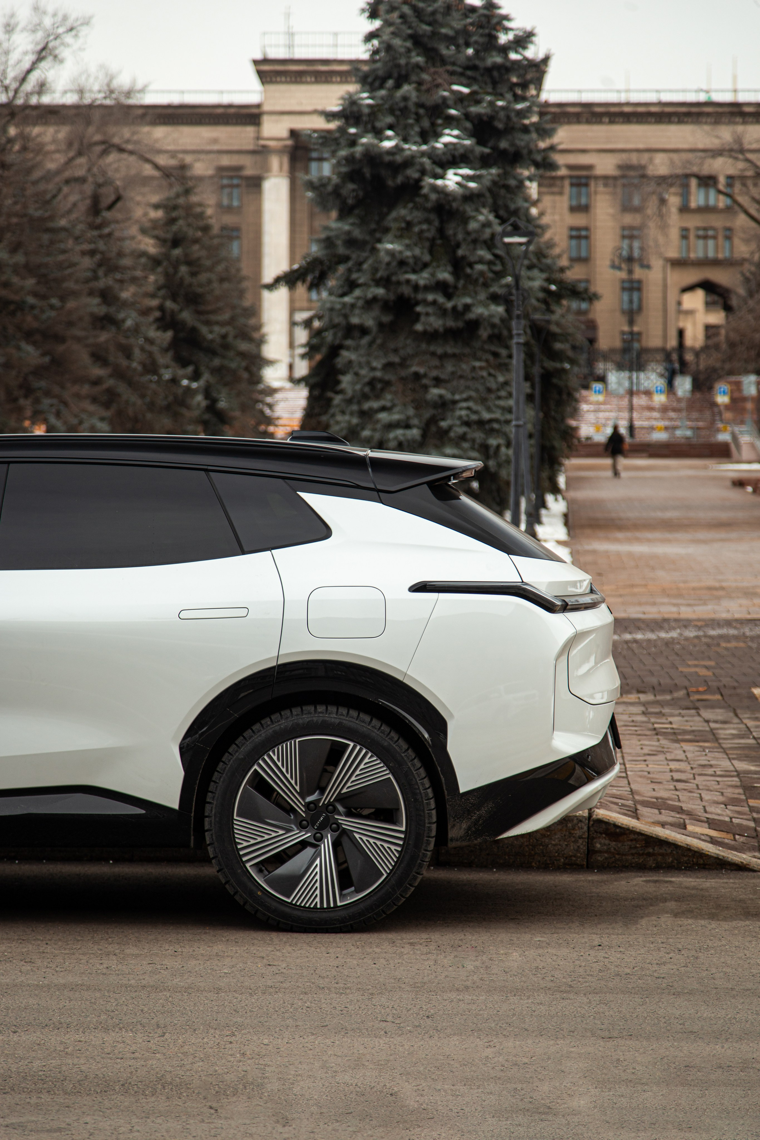 Lynk&Co 08 EM-P. Рекламный и портретный фотограф в Алматы — Серекпаев Танирхан