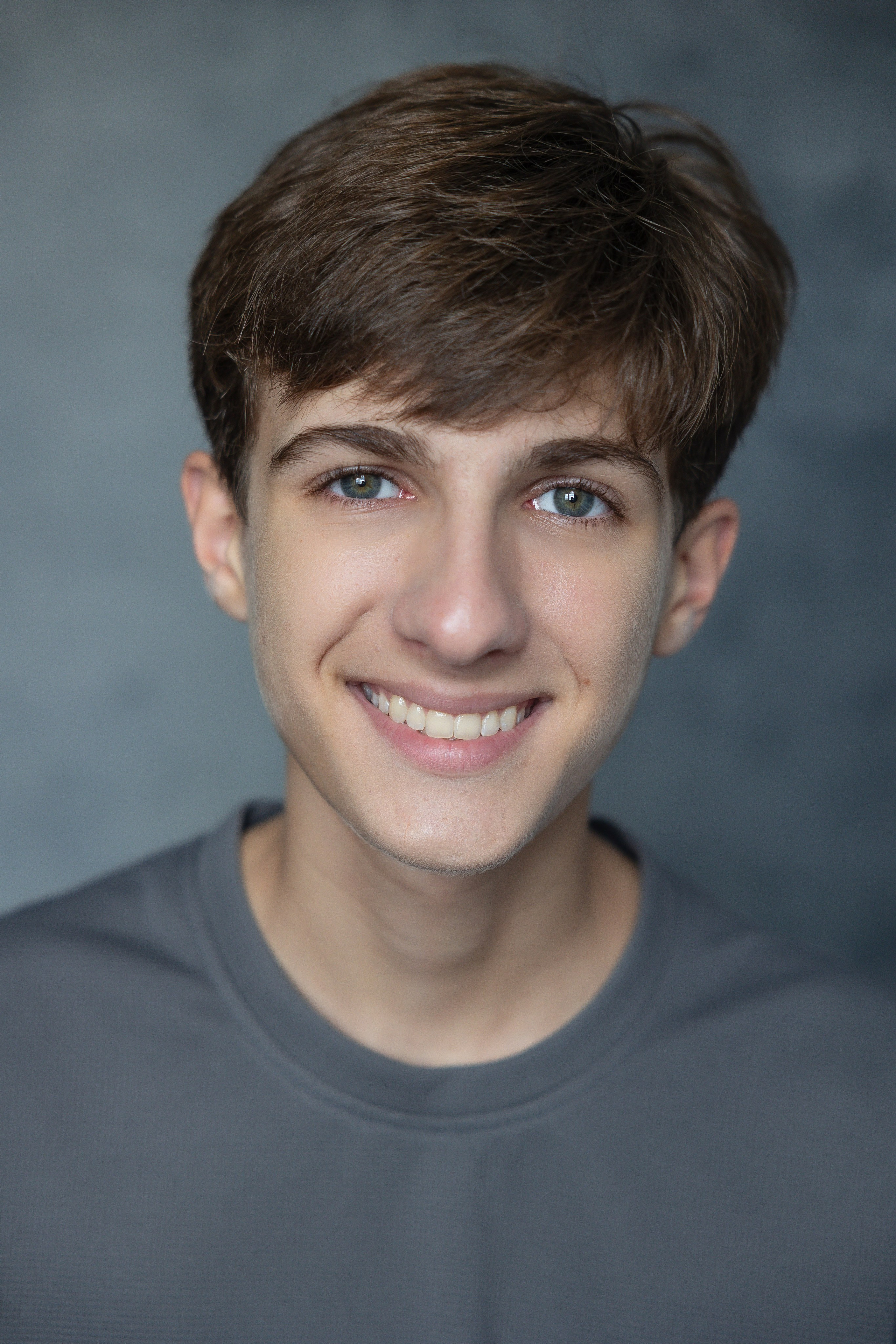 АРТЁМ. Я фотограф из Москвы к Вашим услугам