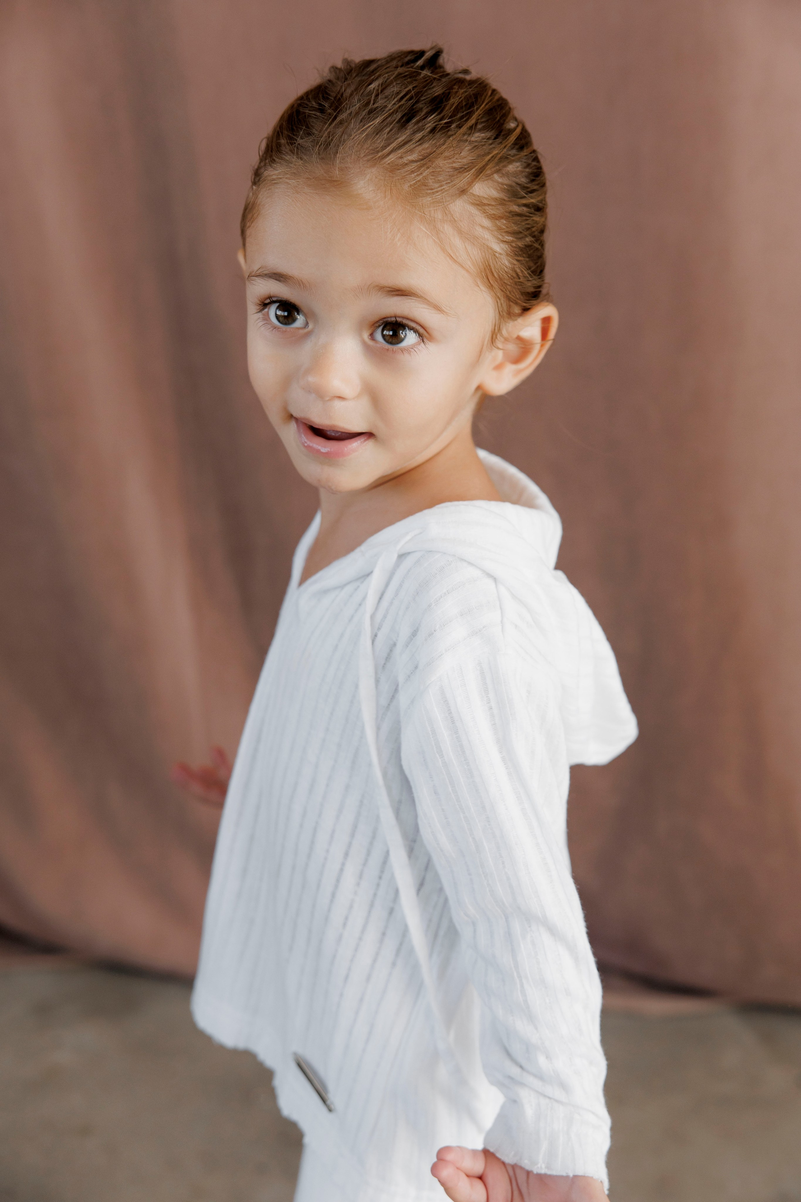 Pregnancy photoshoot inside the studio in Tel Aviv. Главная