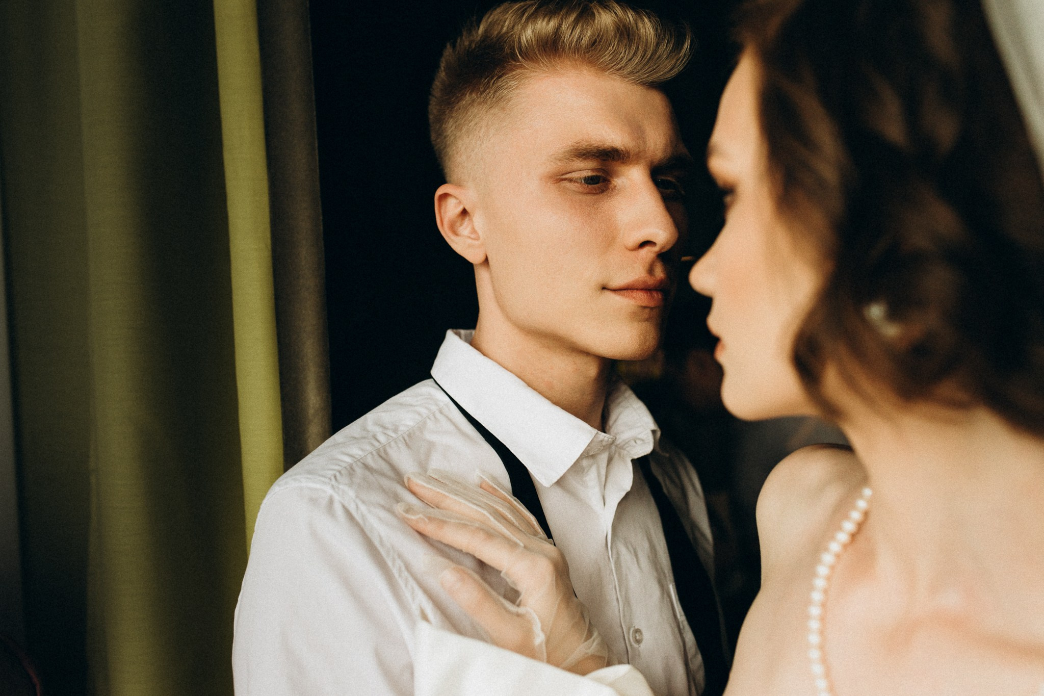 Любовь в индустриальном свете: свадебная фотосессия в стильном интерьере. Семейный и свадебный фотограф Ростове-на-Дону