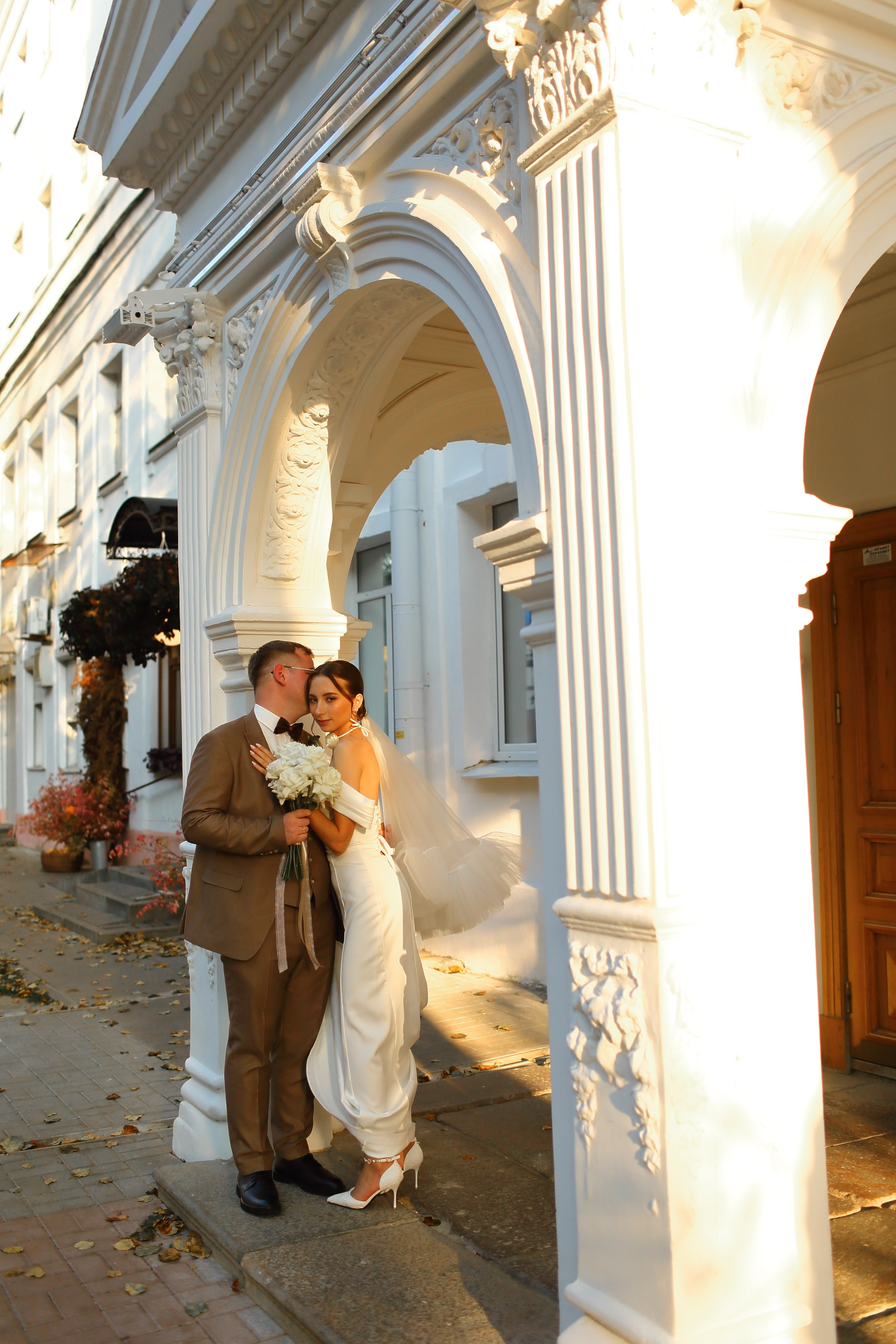 Свадебная осенняя фотосессия Ивана и Лидии в городе. Свадебный и репортажный фотограф в Ярославле и Санкт-Петербурге Роман Микрюков
