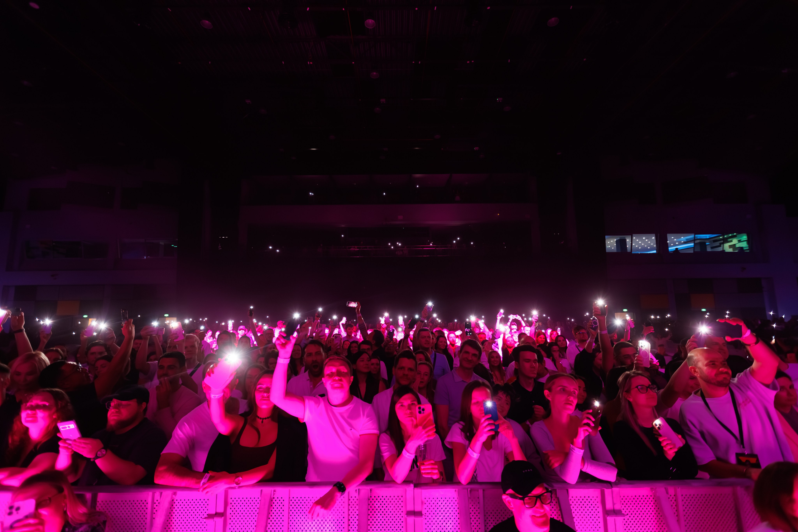 Concert Photography in Dubai — Anton Belyaev Live Performance. Evgen Yatsenko — Photographer in Dubai