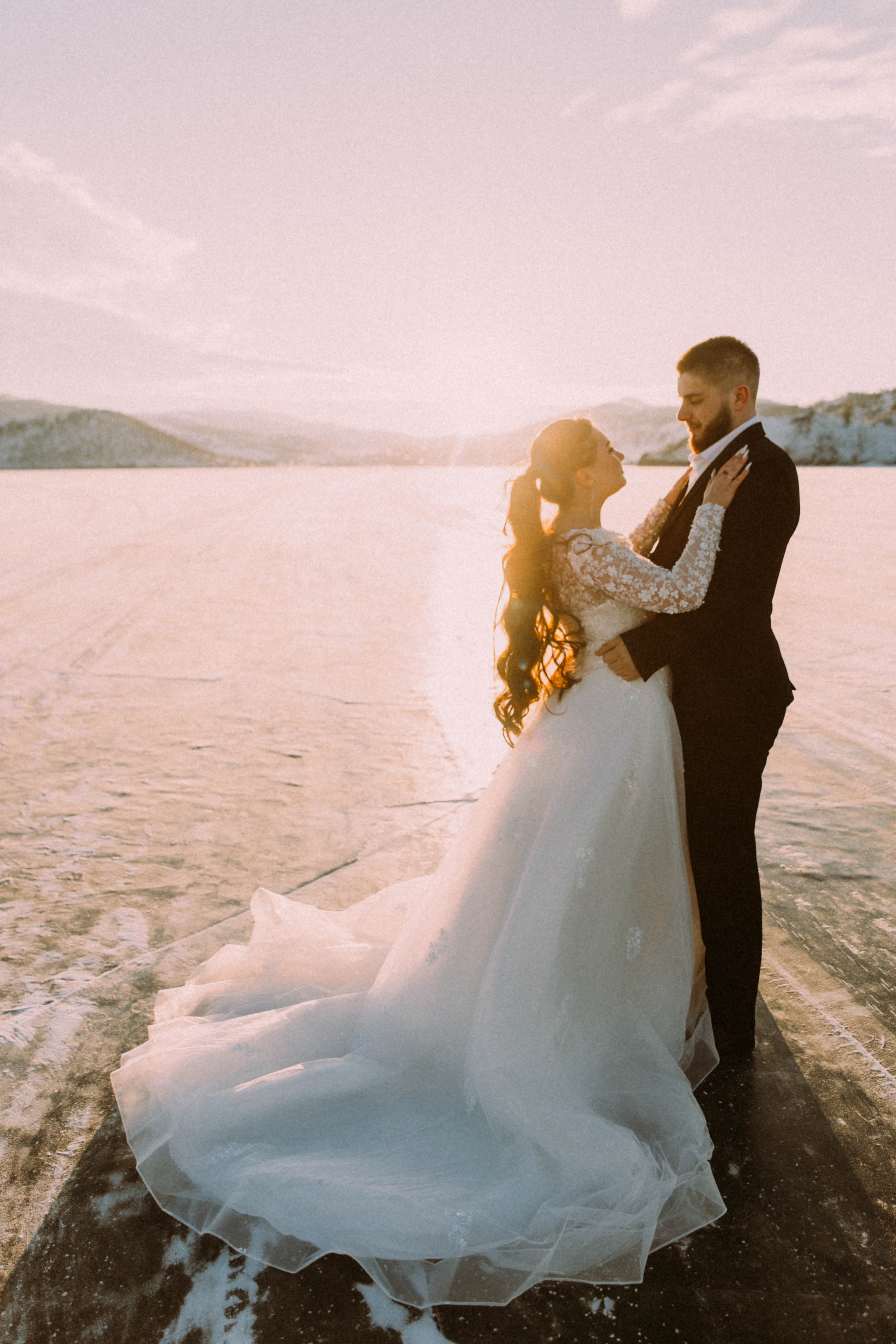 Свадебная зимняя съемка на Байкале. Главная