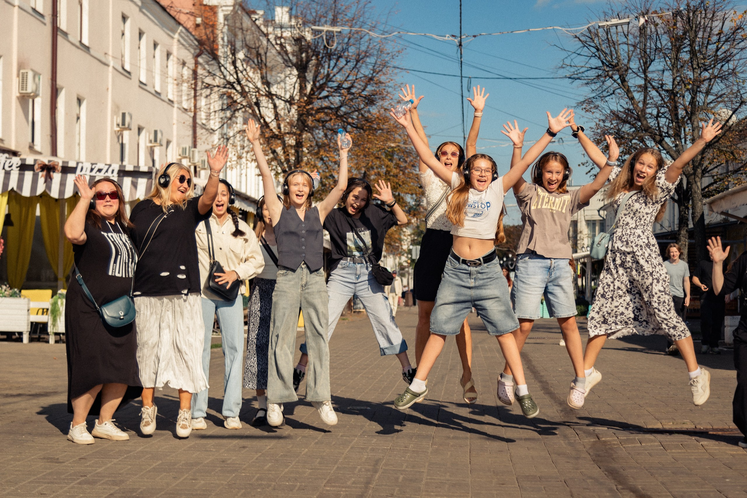 Экскурсия. На каждом снимке всегда два человека: фотограф и зритель