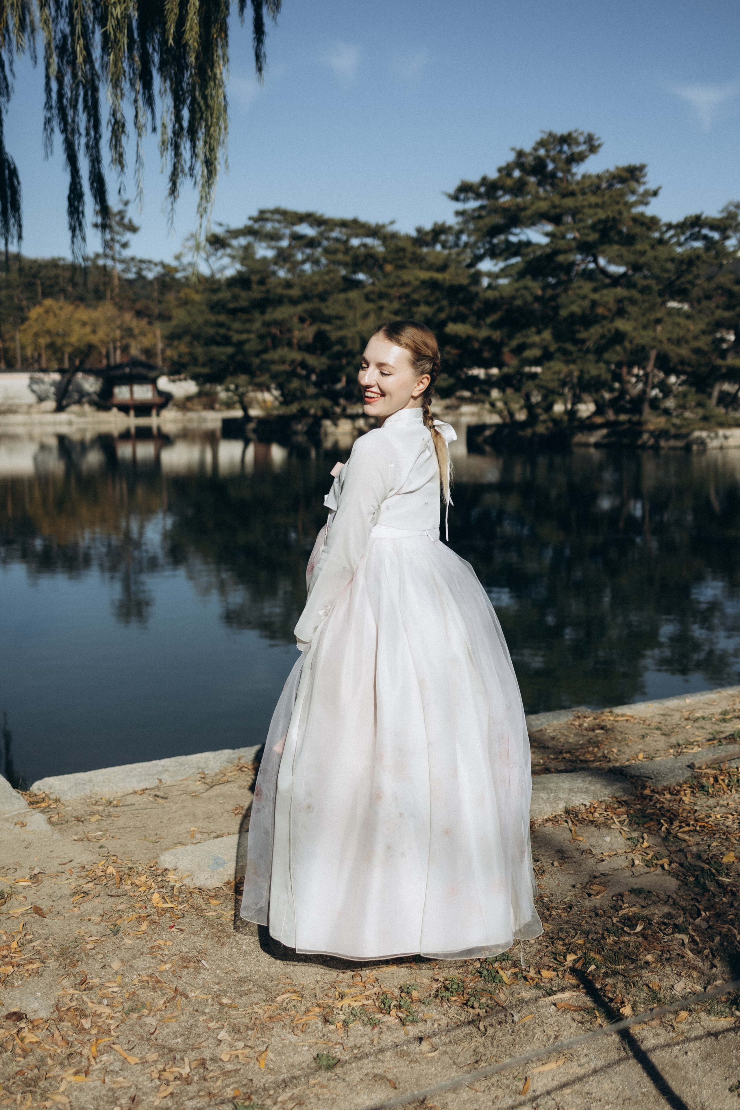 Фотосессия Маши и Саши в ханбоках. Фотограф Артем Бросов в Санкт-Петербурге и Дубае