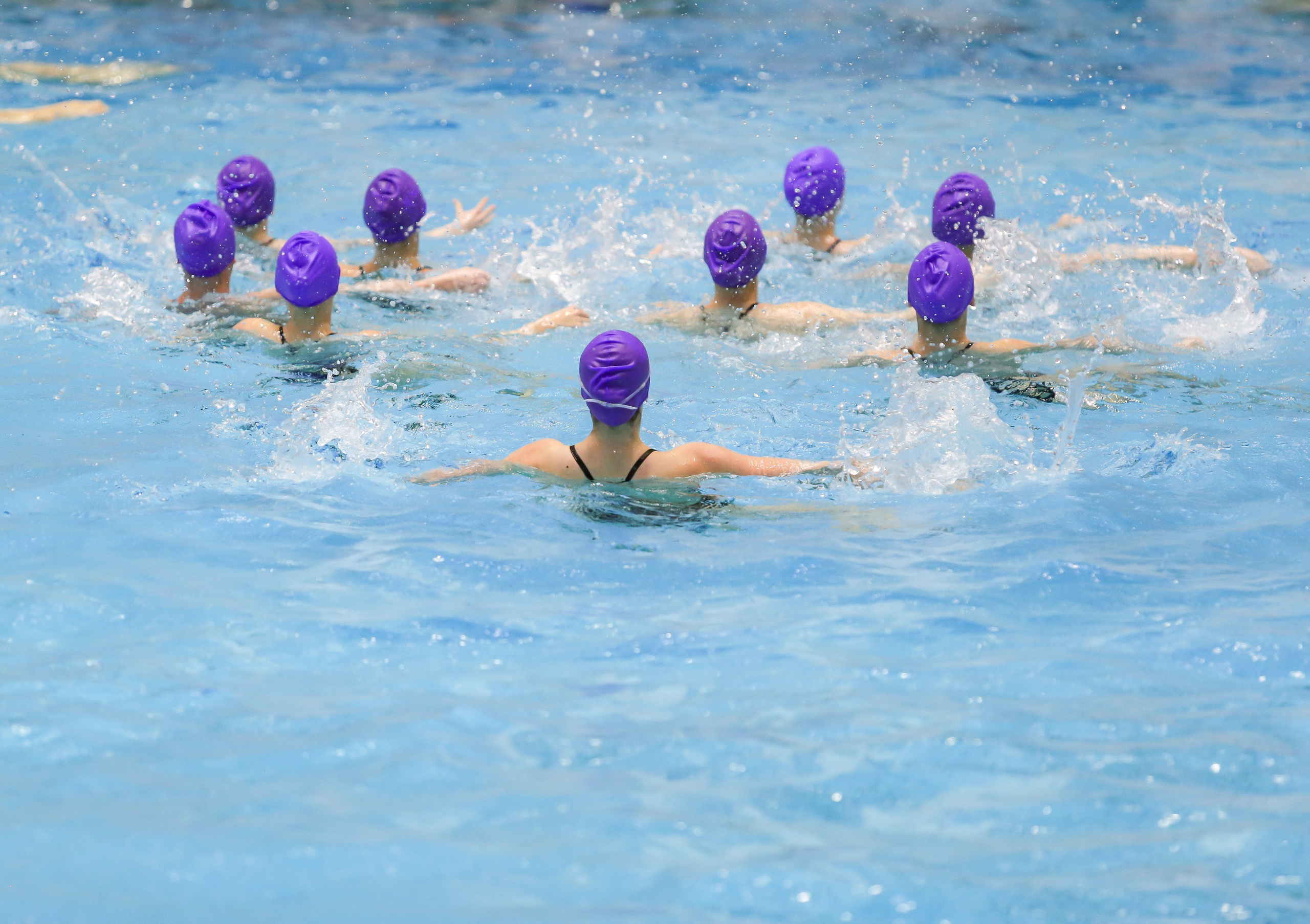Тренировка перед соревнованиями по синхронному плаванию. Репортажный фотограф в Москве