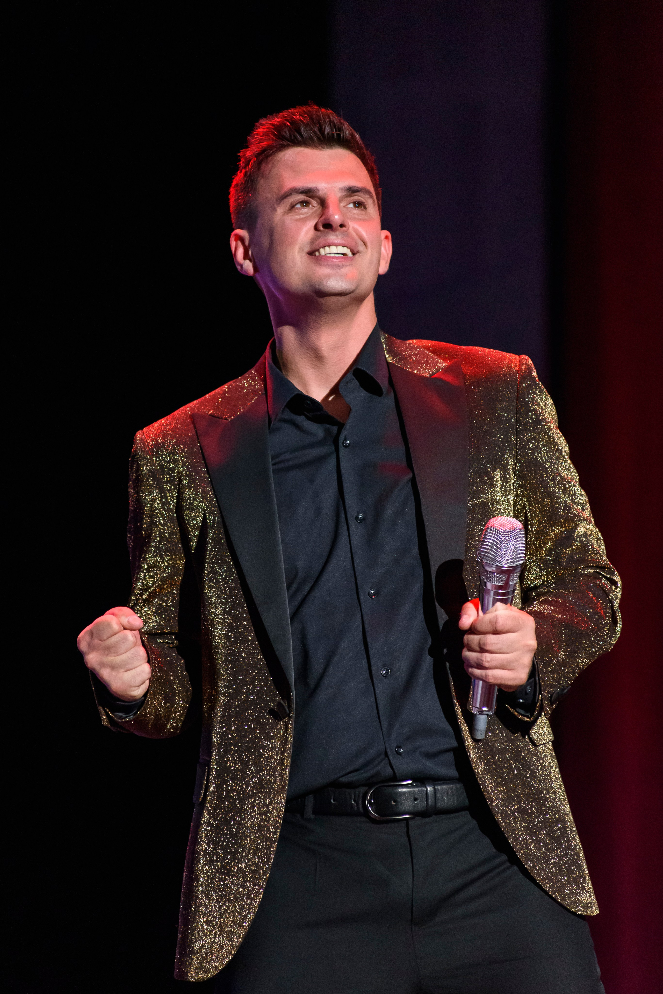 Кирилл Туриченко — Вегас Сити Холл. Бренд-фотограф для экспертов и блогеров в Москве Влада Горбовская