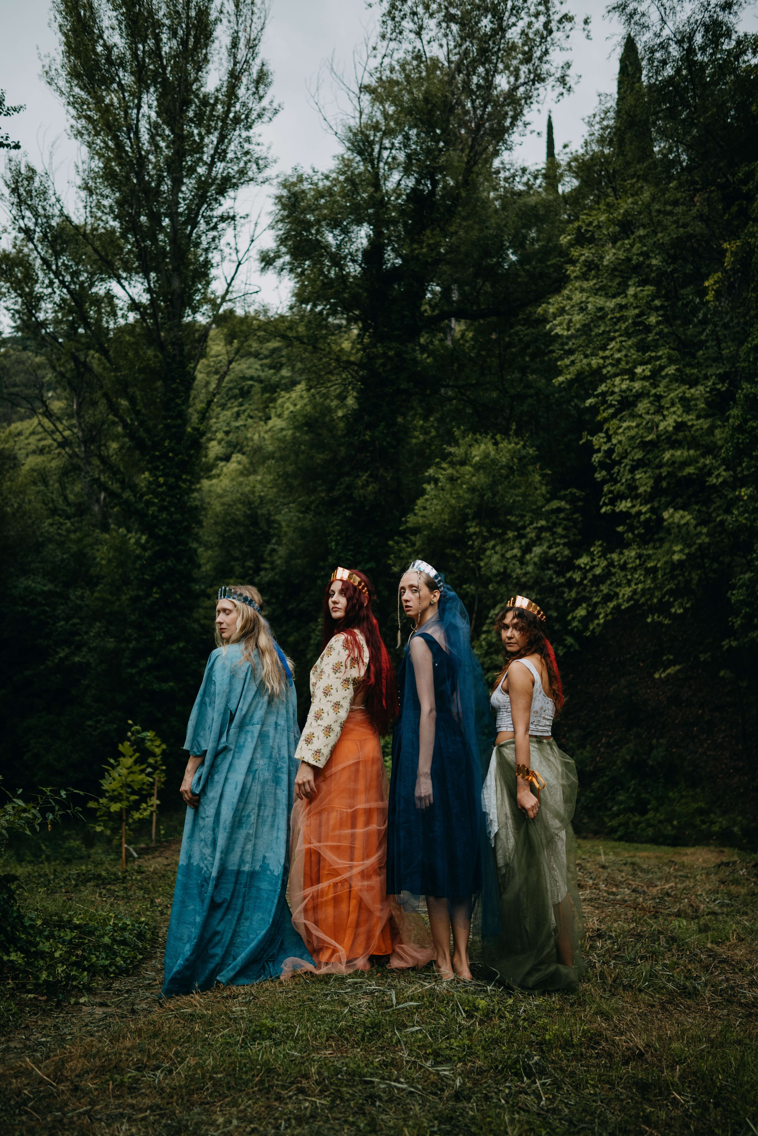 Съемка для бренда славянских украшений в лесу. Портретный и свадебный фотограф в Тбилиси • xeniqo