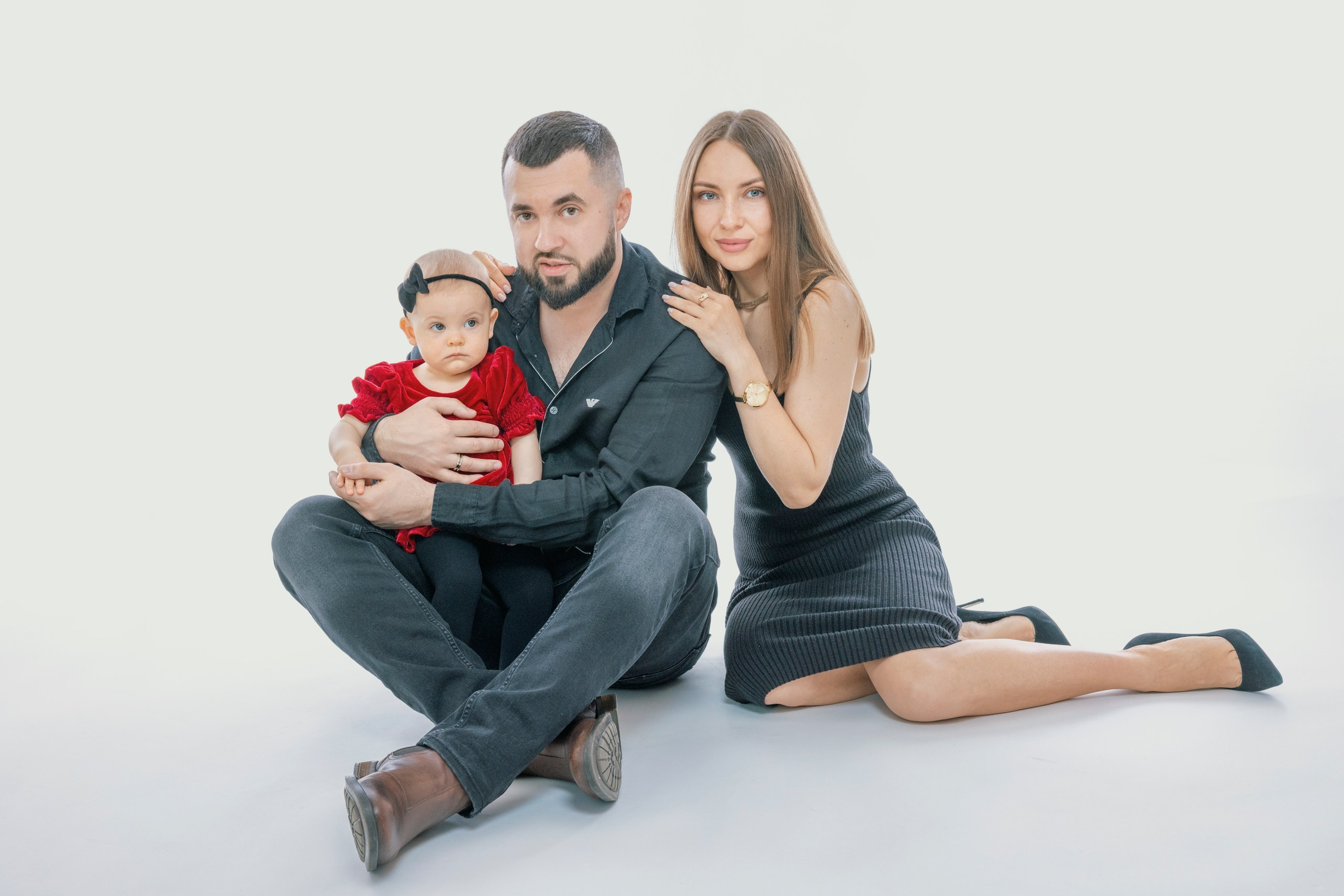 СЕМЕЙНАЯ ФОТОСЪЕМКА НА БЕЛОМ ФОНЕ С ПРИМЕНЕНИЕМ ФИЛЬТРА И БЕЗ. Фотограф в Туле Крупский АнДРей. Фотостудия «КАДР71» в Туле