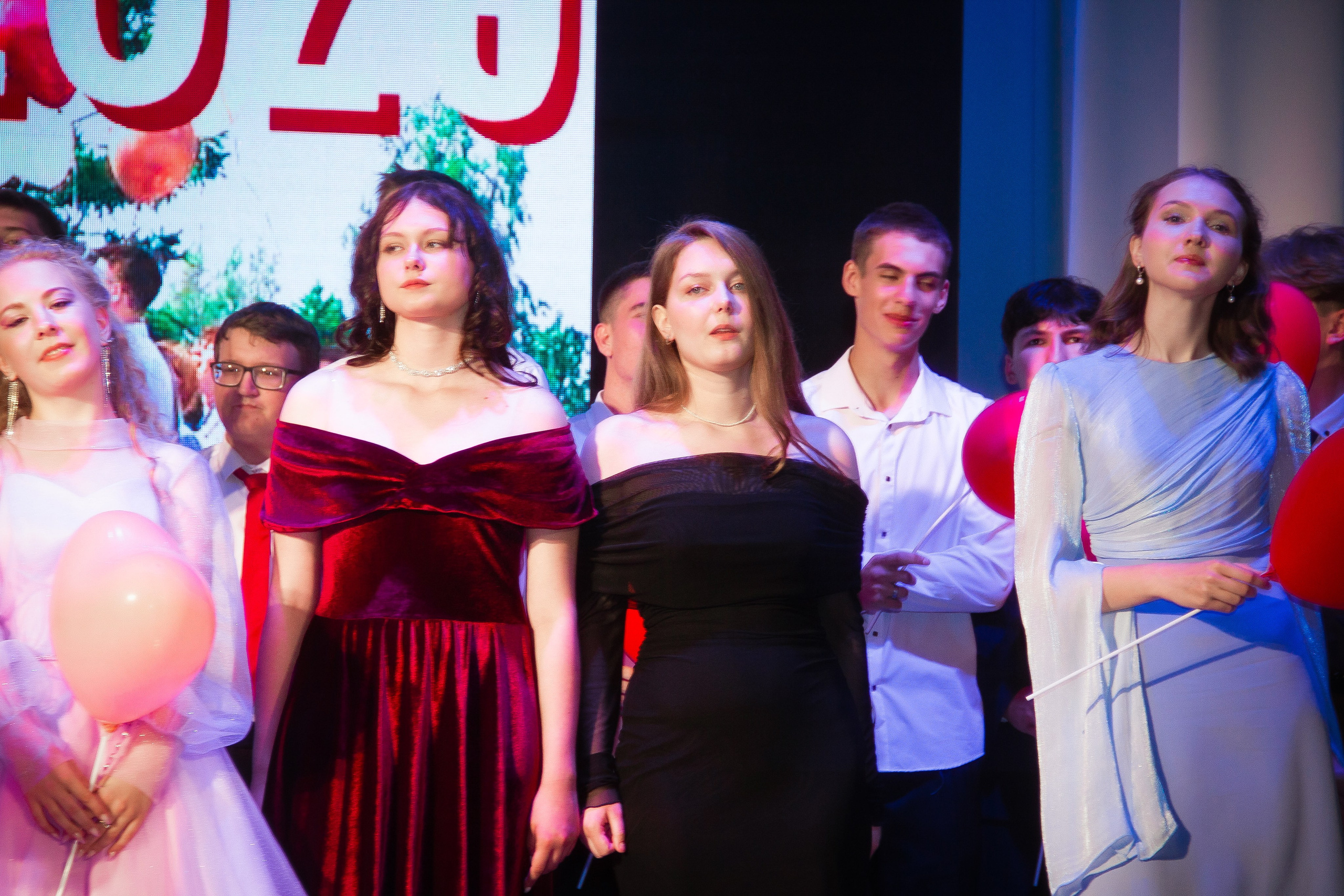 9-11 классы СЪЁМКИ ВЫПУСКНЫХ И ПОСЛЕДНИХ ЗВОНКОВ. Выпускные альбомы для школ и Детских садов в Барнауле /Выпускные/Свадебные/Детские/Семейные и др. виды съёмок /Фотограф Вера Валейко