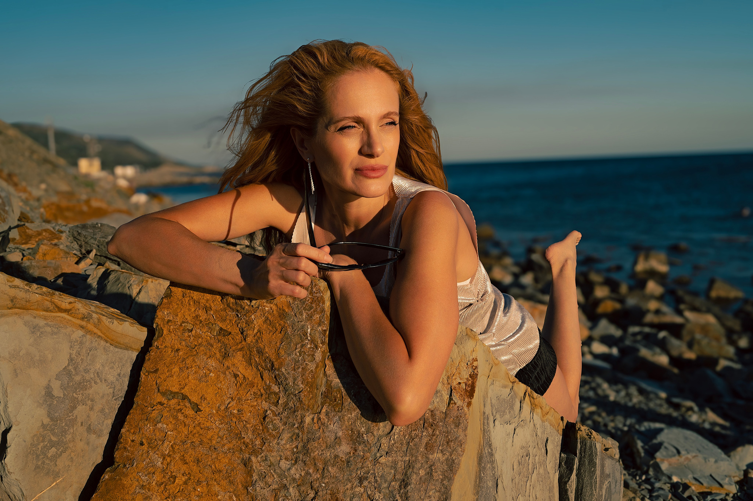 Фотосессия в закатных лучах на Большом Утрише. Портретный фотограф в Краснодаре Евгений Карпов