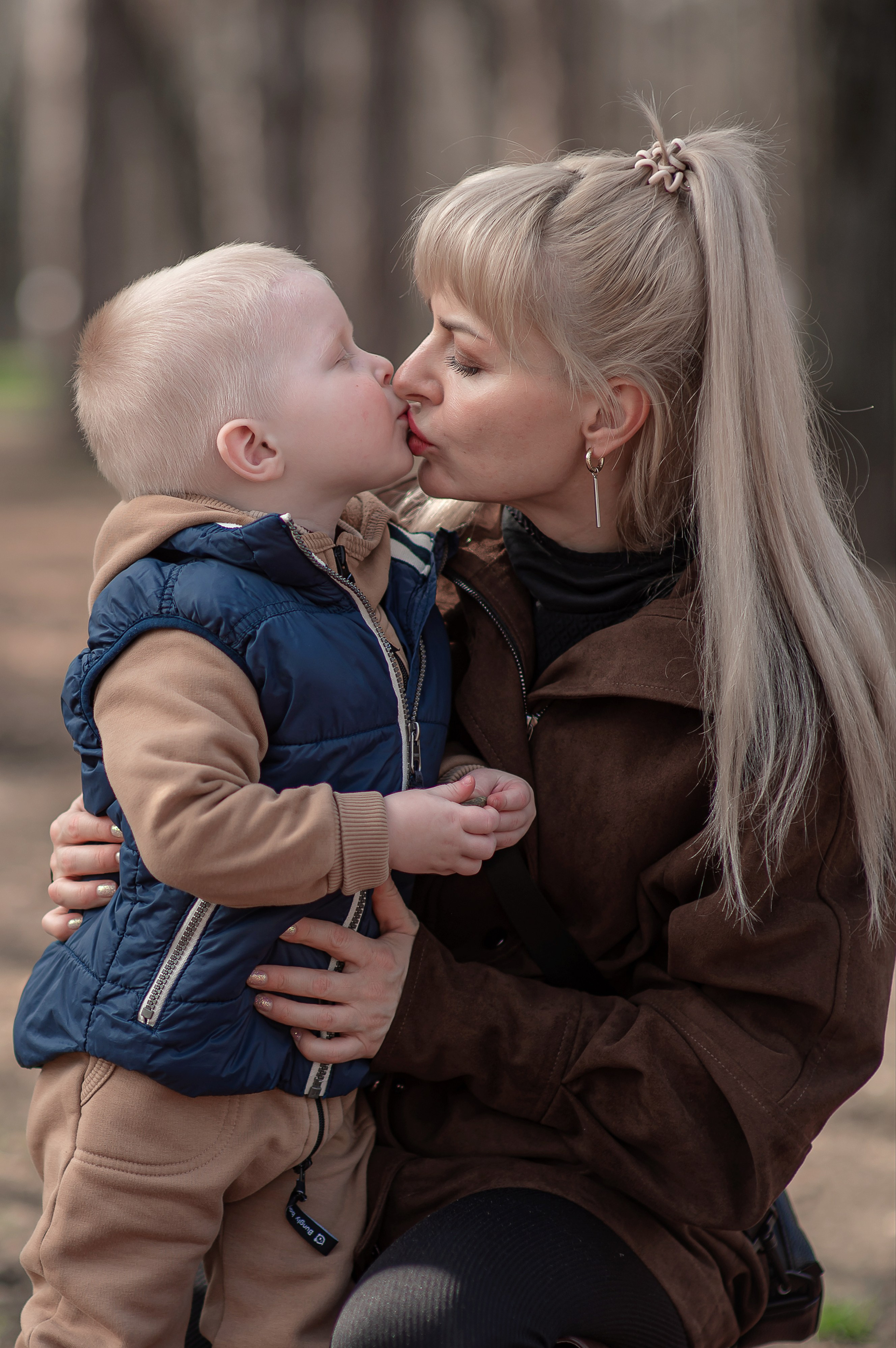 Анна и Максимка прогулка на Карасунской. Семейный и детский фотограф в Краснодаре Ольга Осинцева