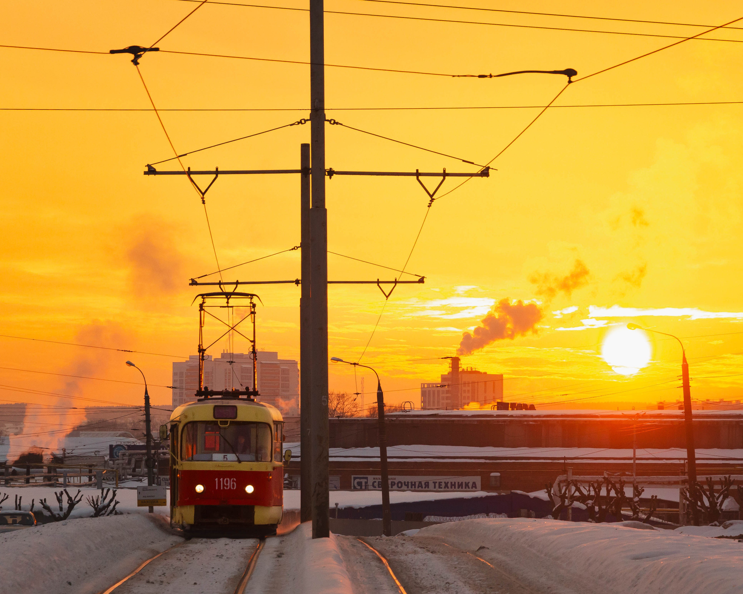 Трамвай на закате. TATRA T3
