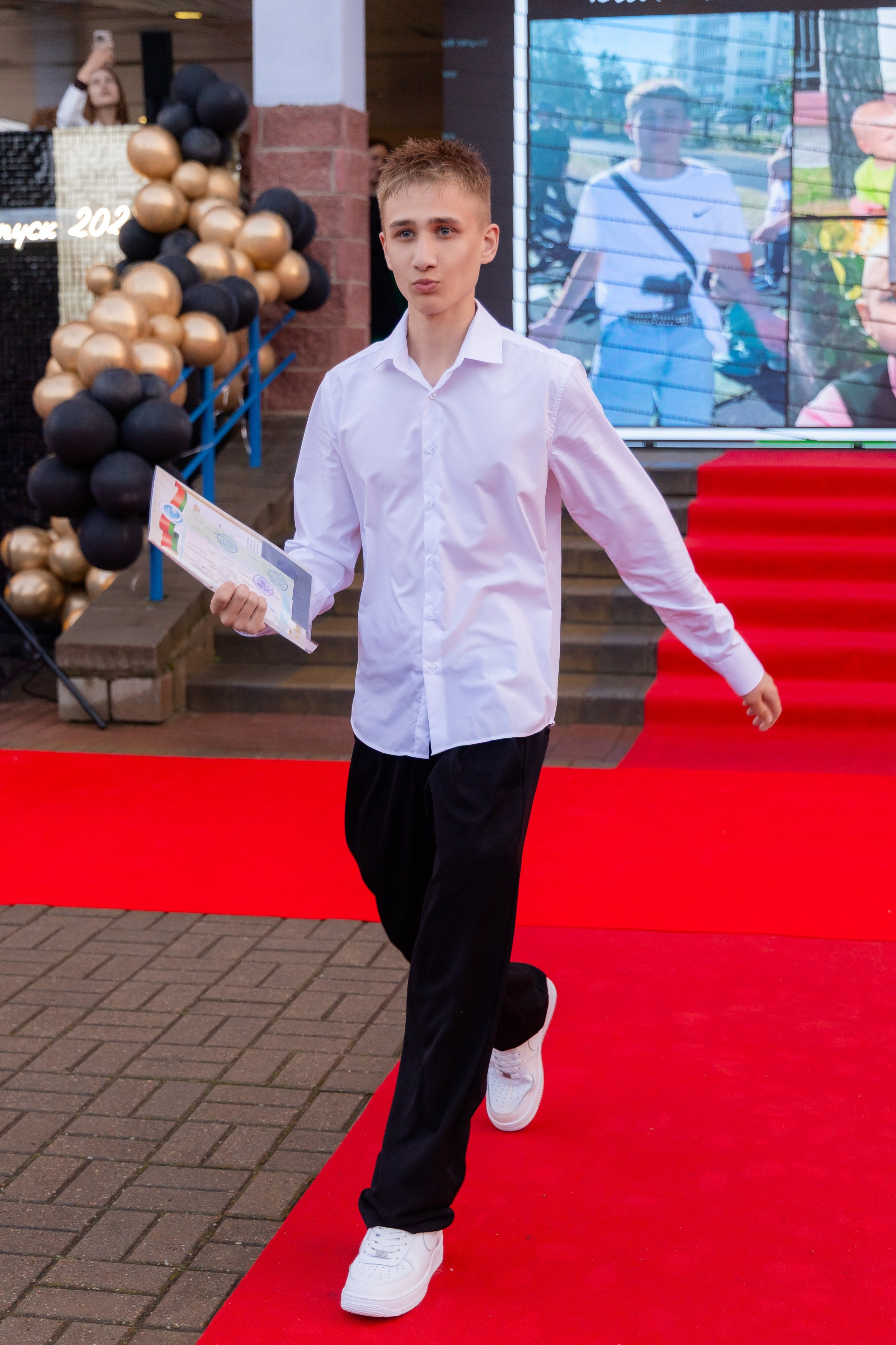 Школьный выпускной 2025 год в Минске, Беларуси. Свадебный фотограф в Минске/Беларуси Сергей Спиридонов