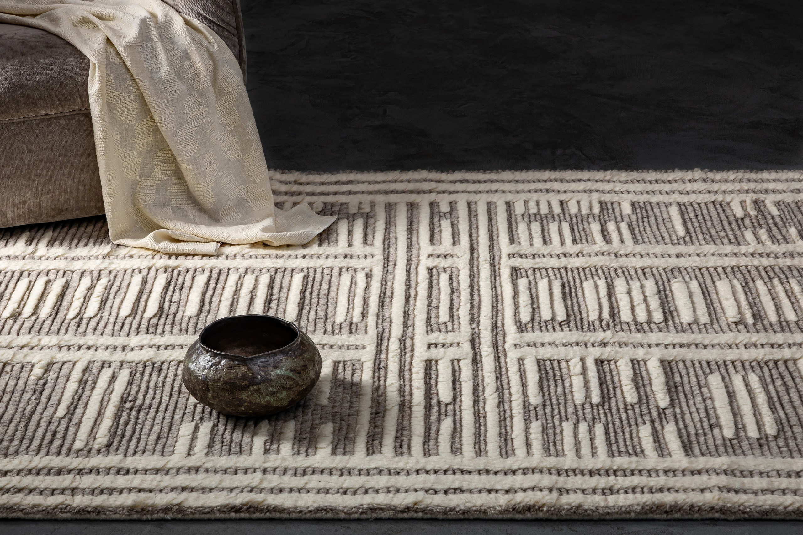 Ковры Decaro Rugs Hygge. L. Deco интерьерный салон. Краски/обои/лепной декор