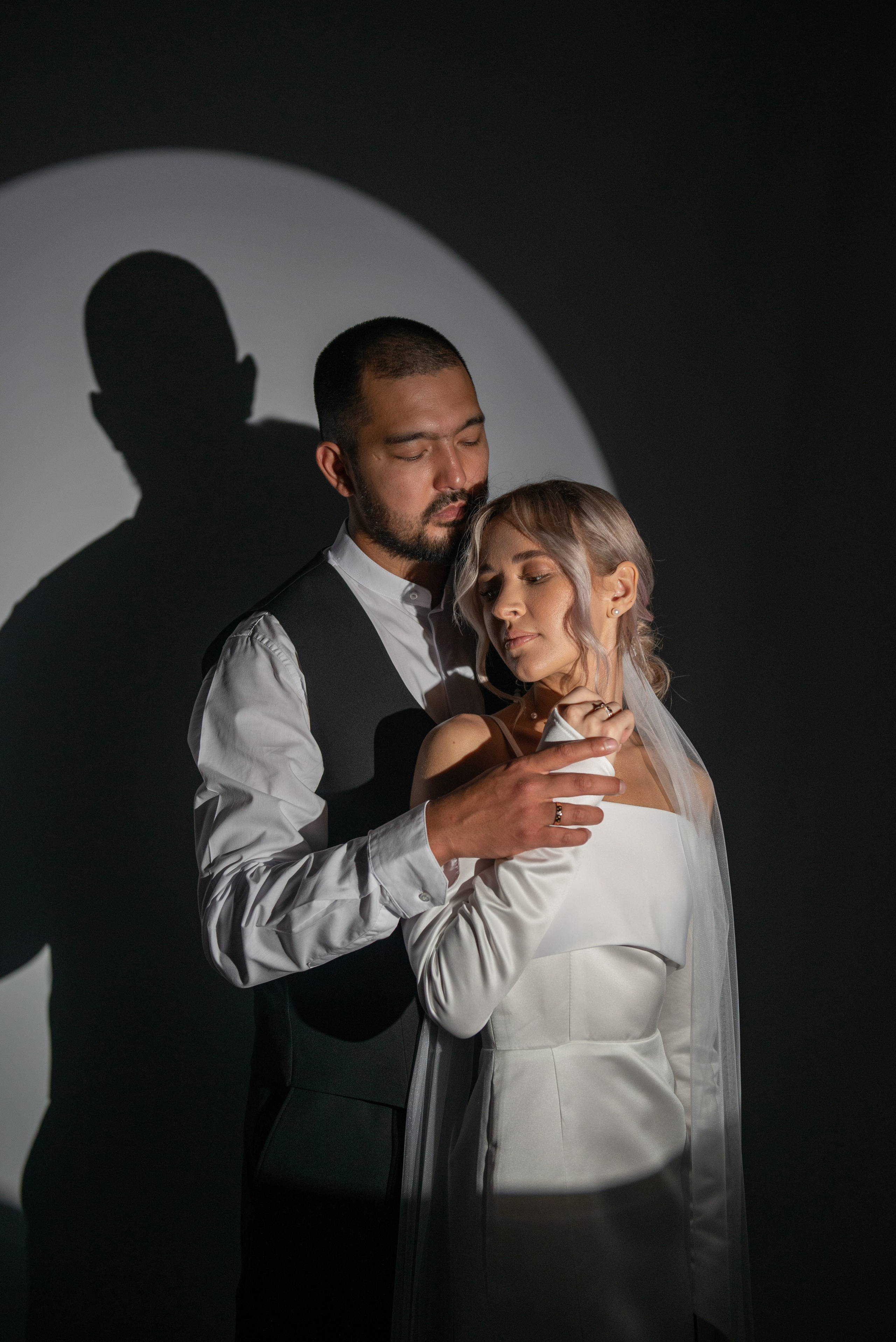 Студийная съемка свадебной пары. Татьяна Гойда портретный и семейный фотограф Ленск. Выпускные альбомы