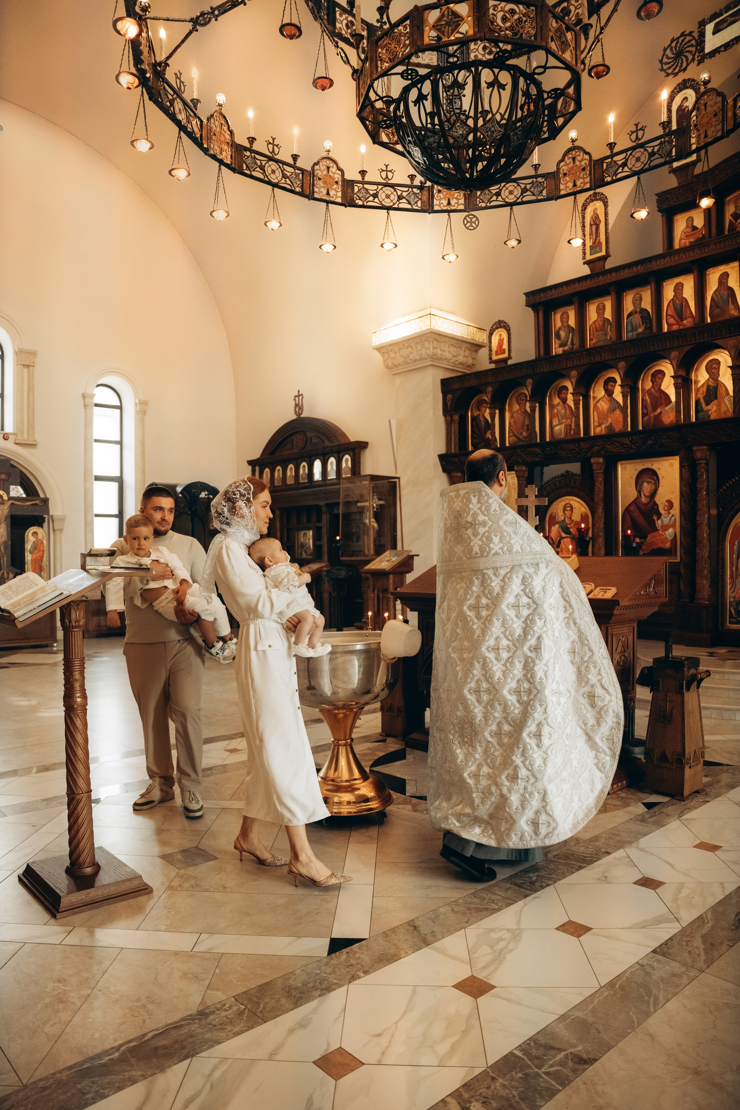 Крещение Настеньки и Максимки. Фотограф Мария Миллс | Минск