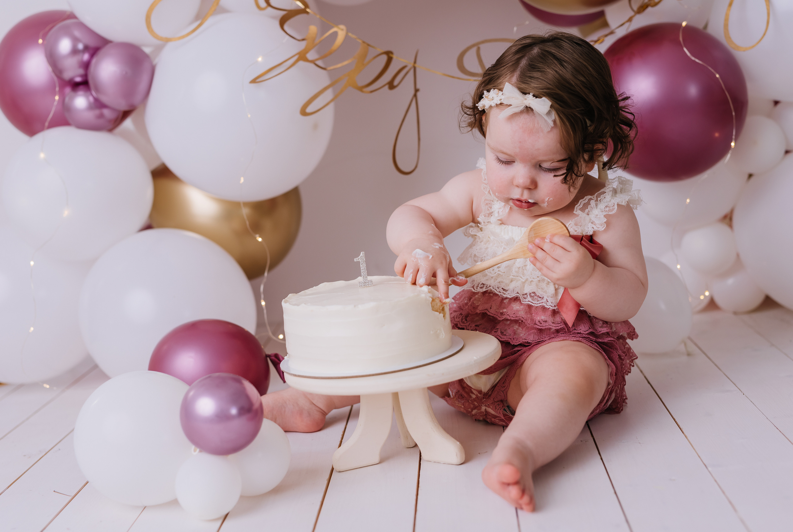 Первый тортик розовый металик. Семейный фотограф Обнинск
