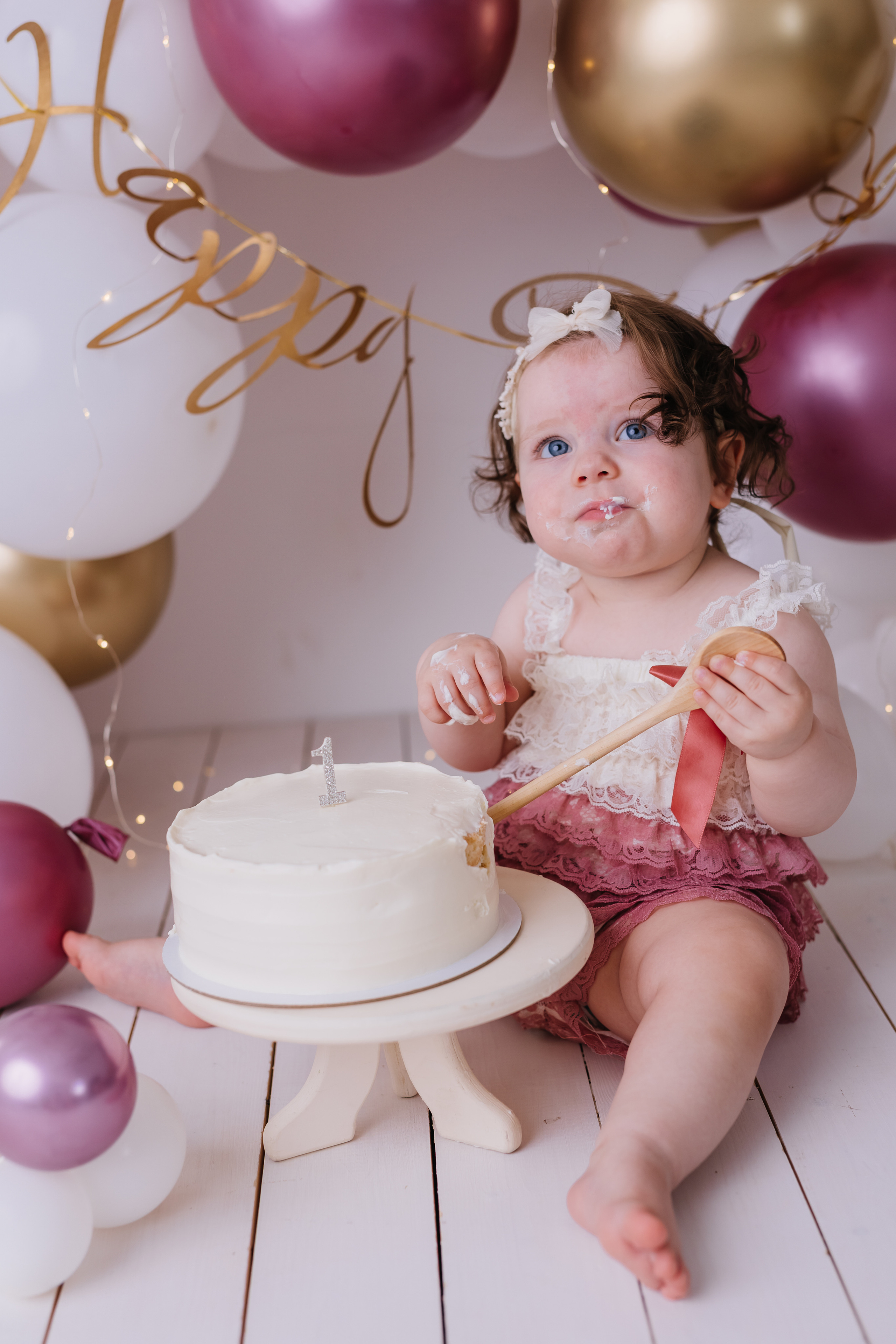 Первый тортик розовый металик. Семейный фотограф Обнинск