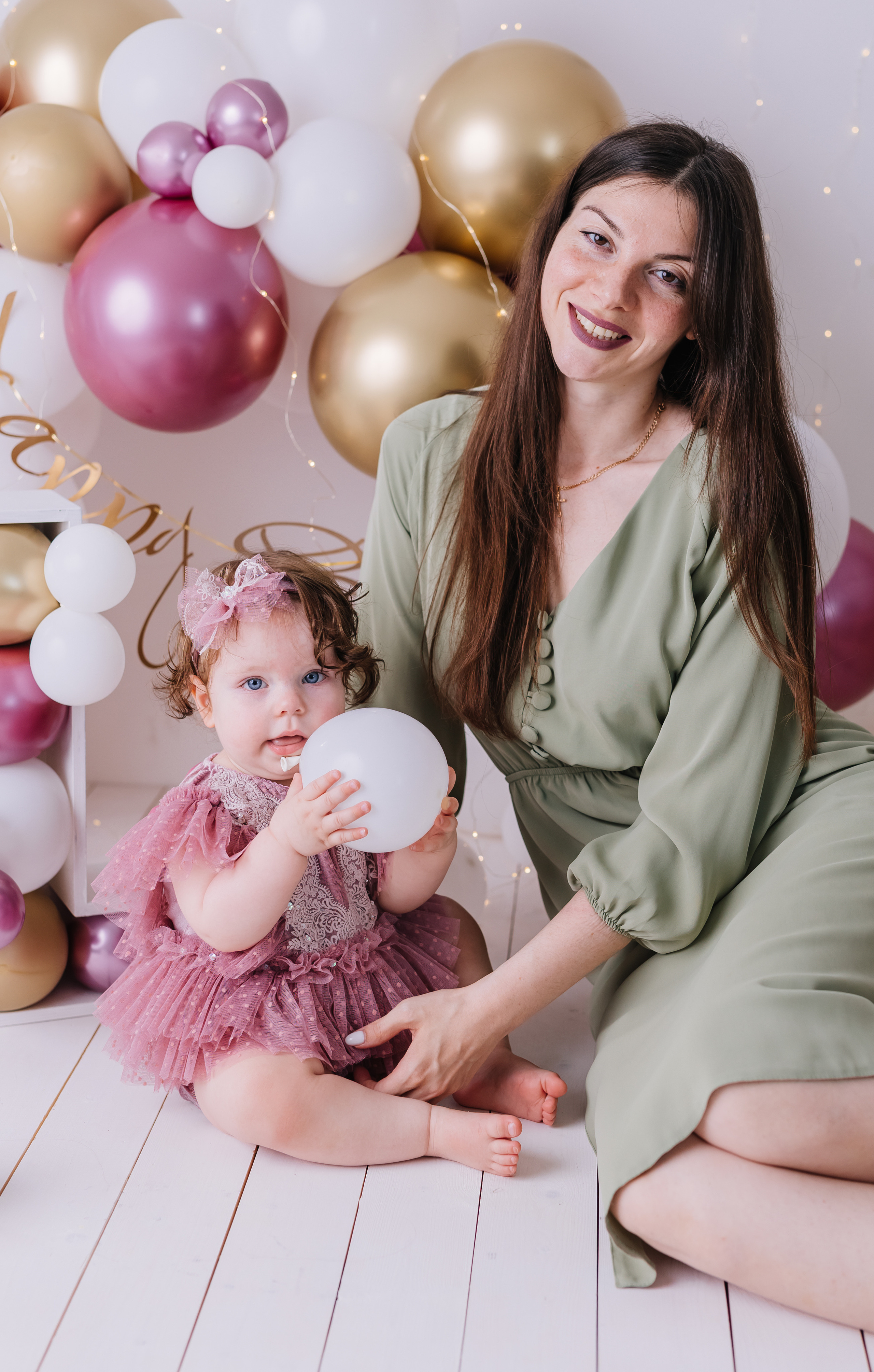 Первый тортик розовый металик. Семейный фотограф Обнинск