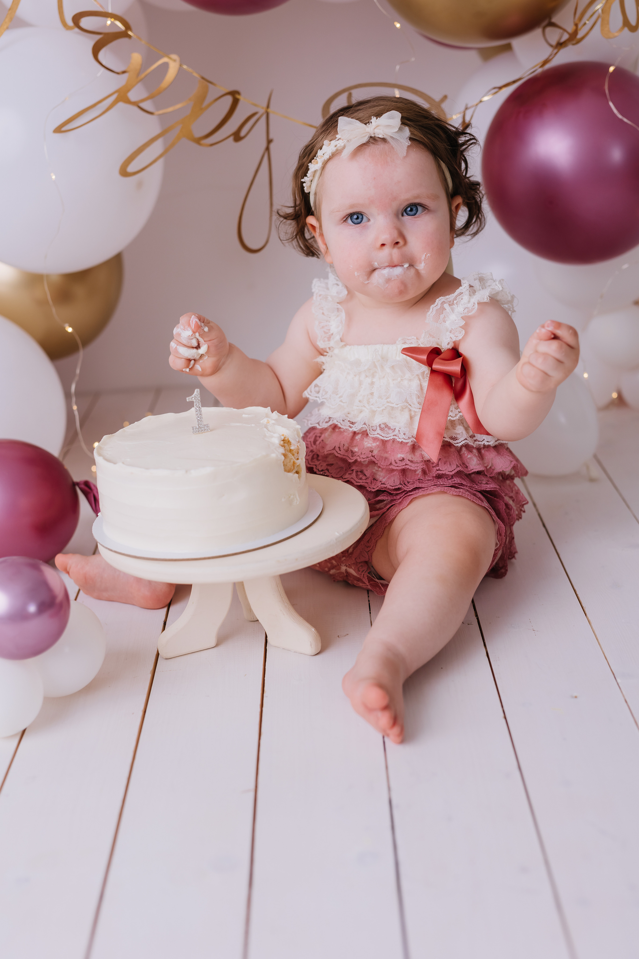 Первый тортик розовый металик. Семейный фотограф Обнинск