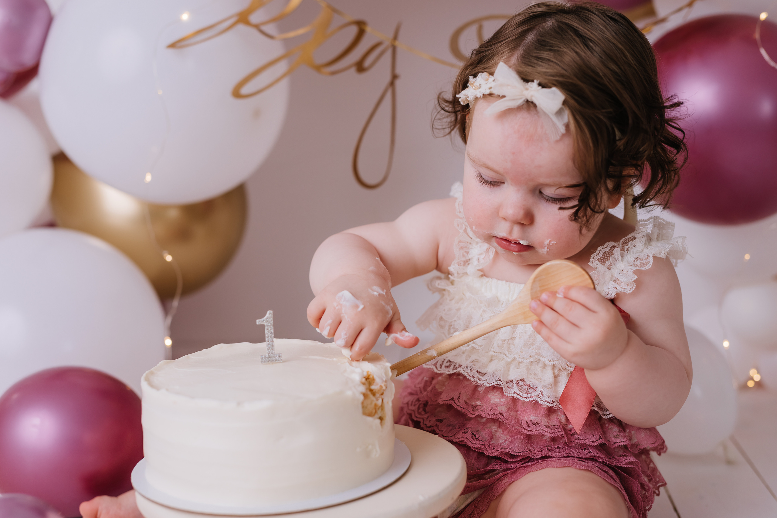 Первый тортик розовый металик. Семейный фотограф Обнинск