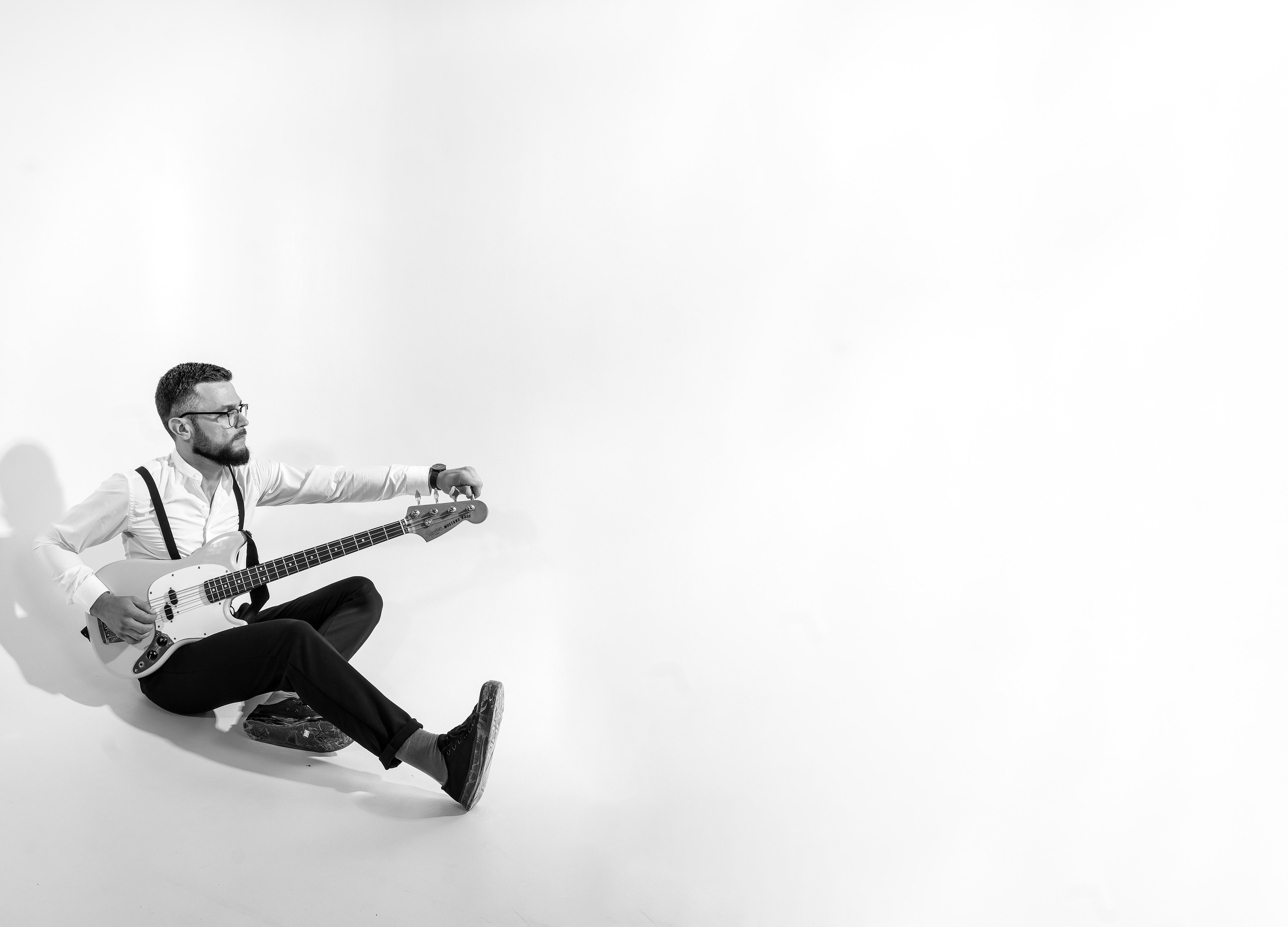 Red guitar pic. Фотограф-дизайнер Мастюнина Ирина