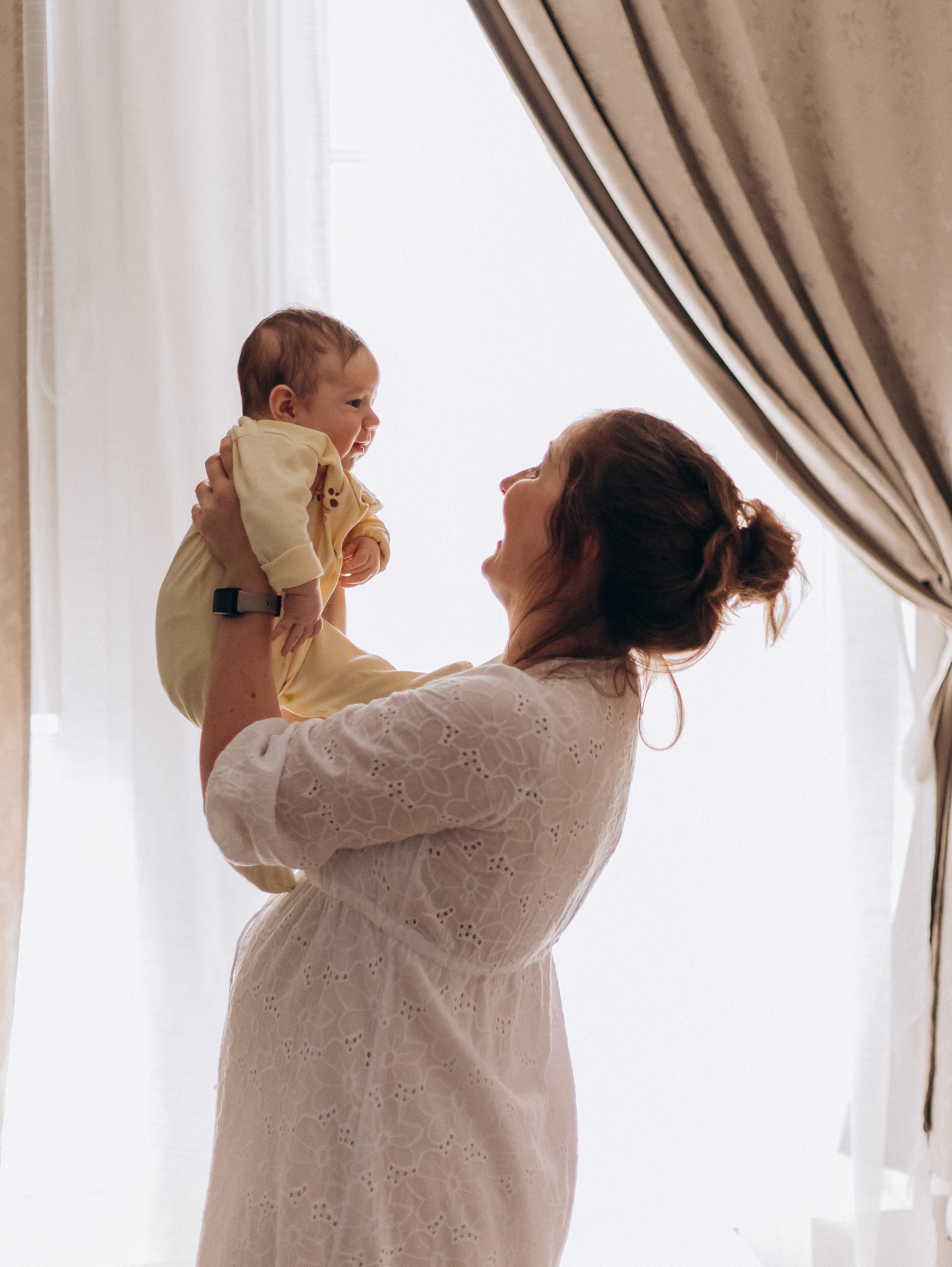 Мама с малышом дома. Фотограф текстиля в Москве Ольга Иванова