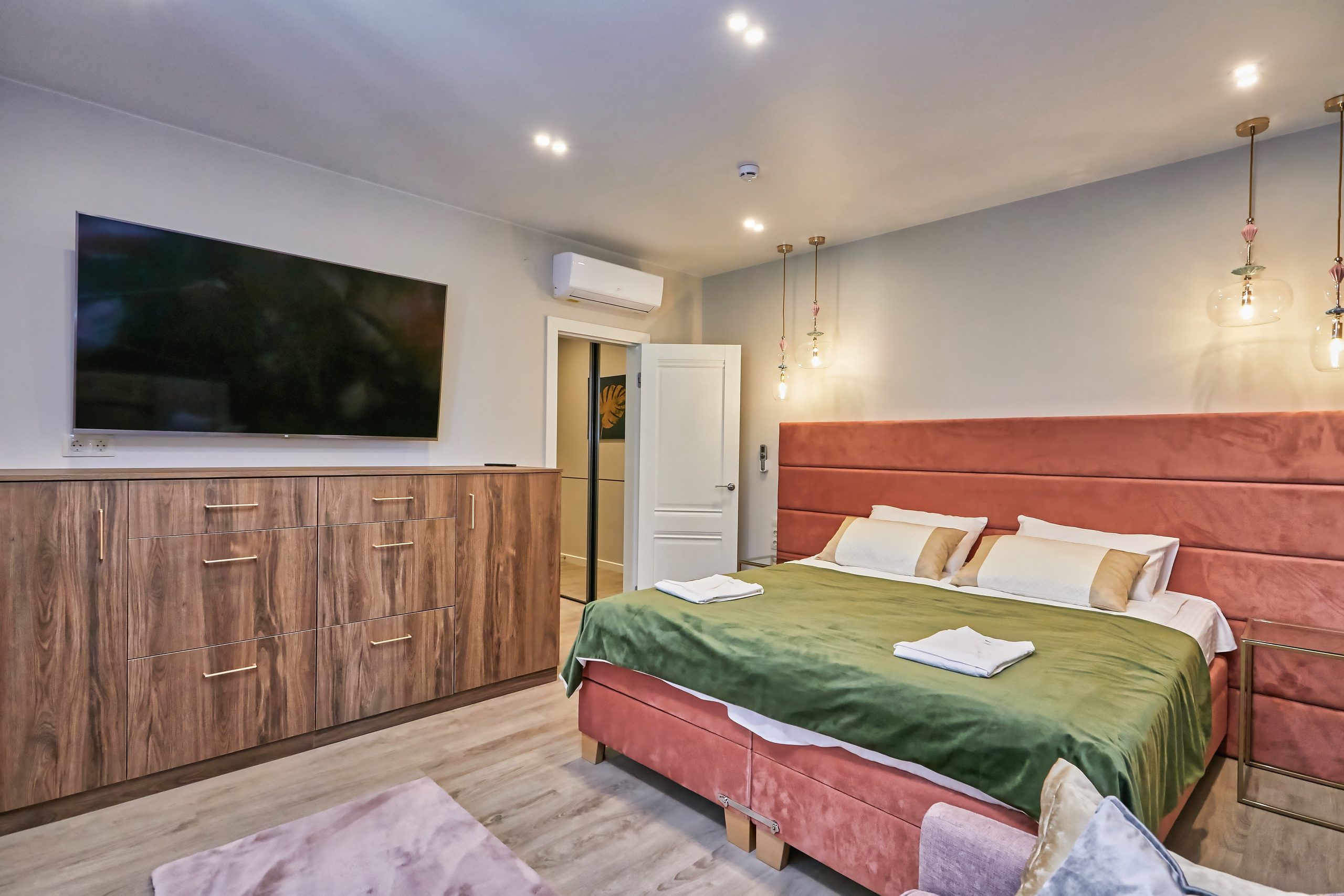 фотосъемка интерьеров гостиницпрофессиональный фотограф отелейпродающие фото для яндекса островок Островок, Суточно.ру, Твил, Отелло, Яндекс.Путешествия, Travelata , Hotellook фотограф для отеляинтерьерная съемка номеровфотосъемка апартаментоврекламное фото гостиниц