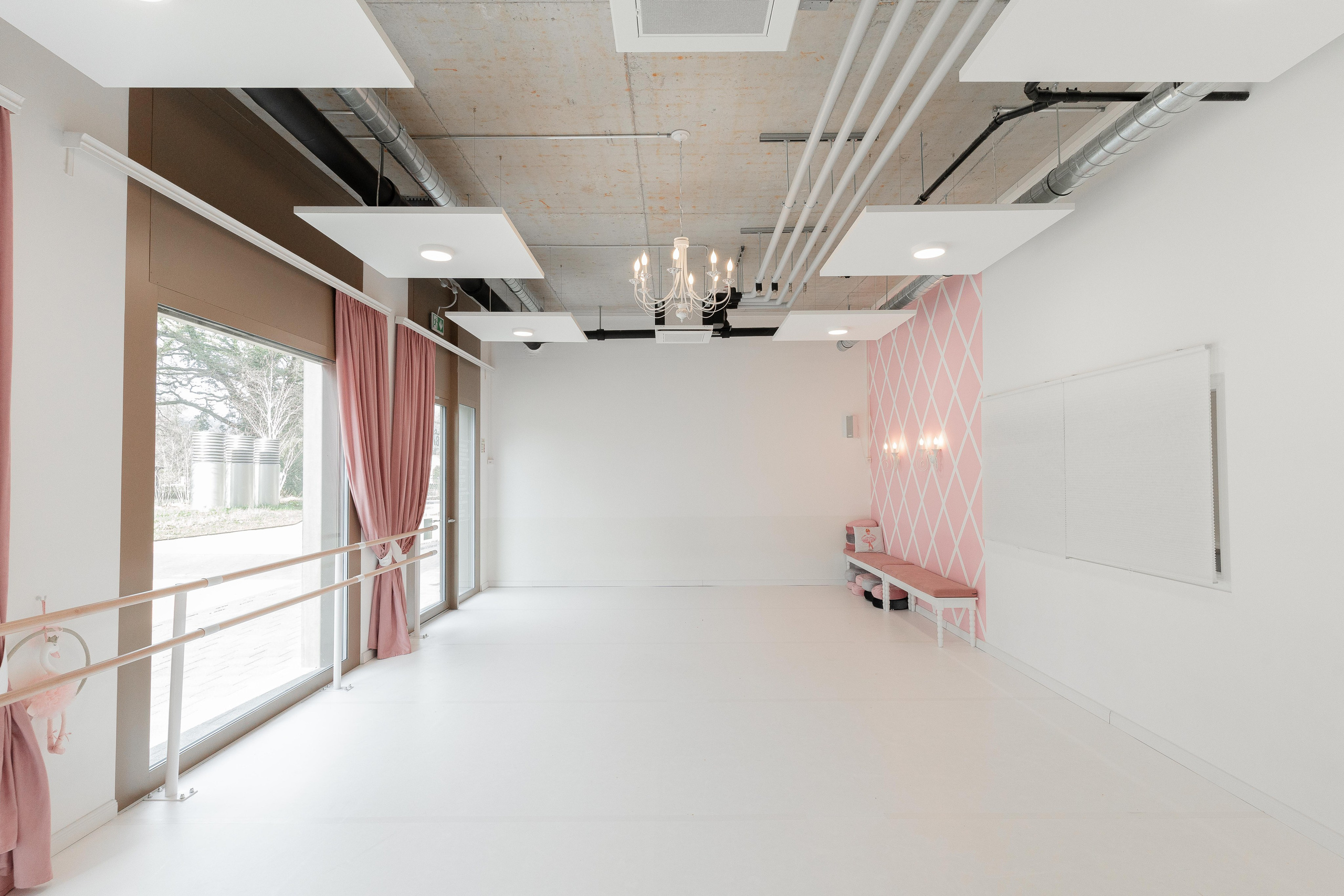 Commercial Photographer Geneva | Interior, Business & Restaurant Photography. Professional Wedding Photographer Geneva & Romande Switzerland | Tanya Creator