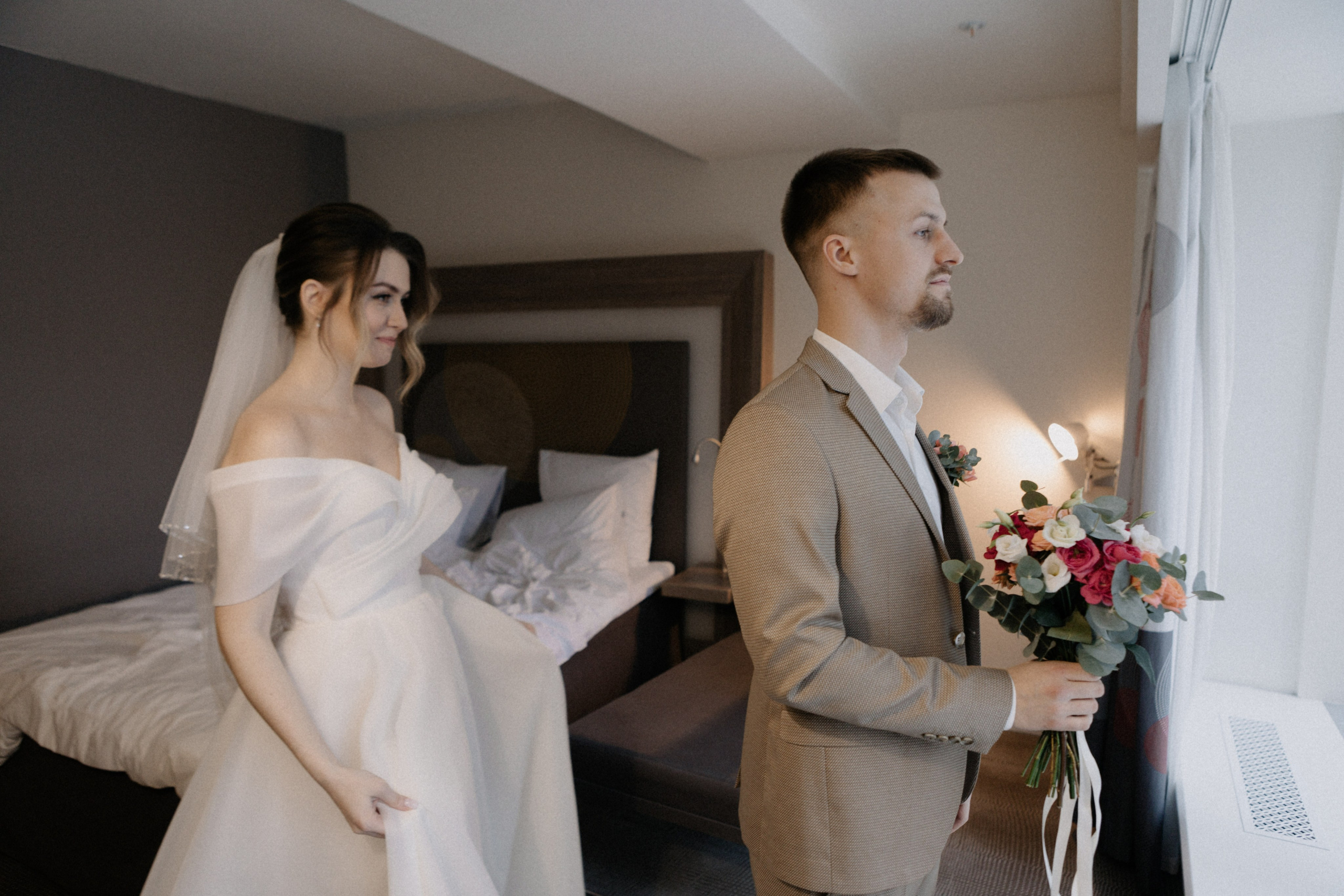 Ксюша и Илья. Утро в отеле роспись в Birds. Свадебный и портретный фотограф в Москве Анастасия Масюк