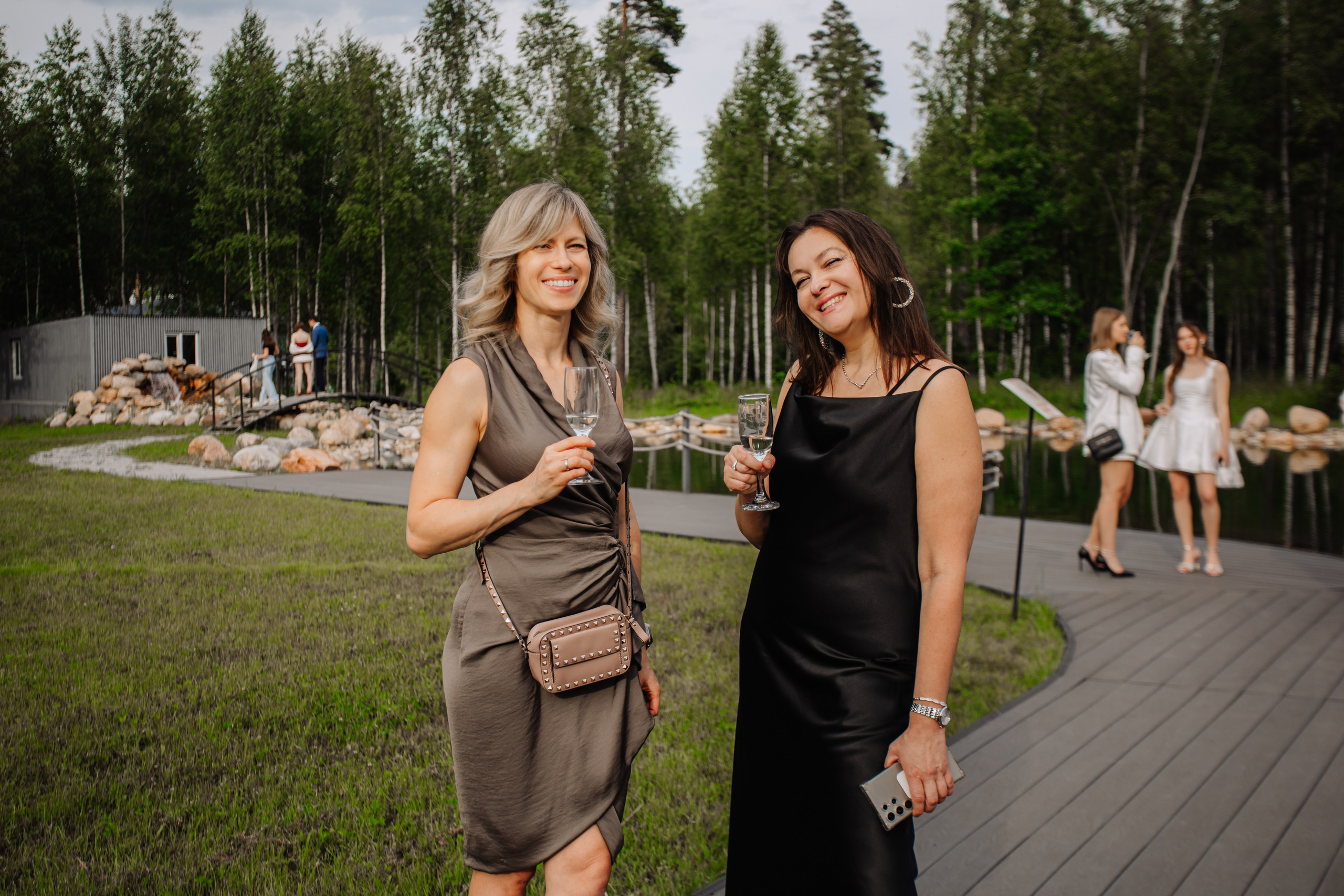 НА МНЕ ЛЕНТА «ВЫПУСКНИК»