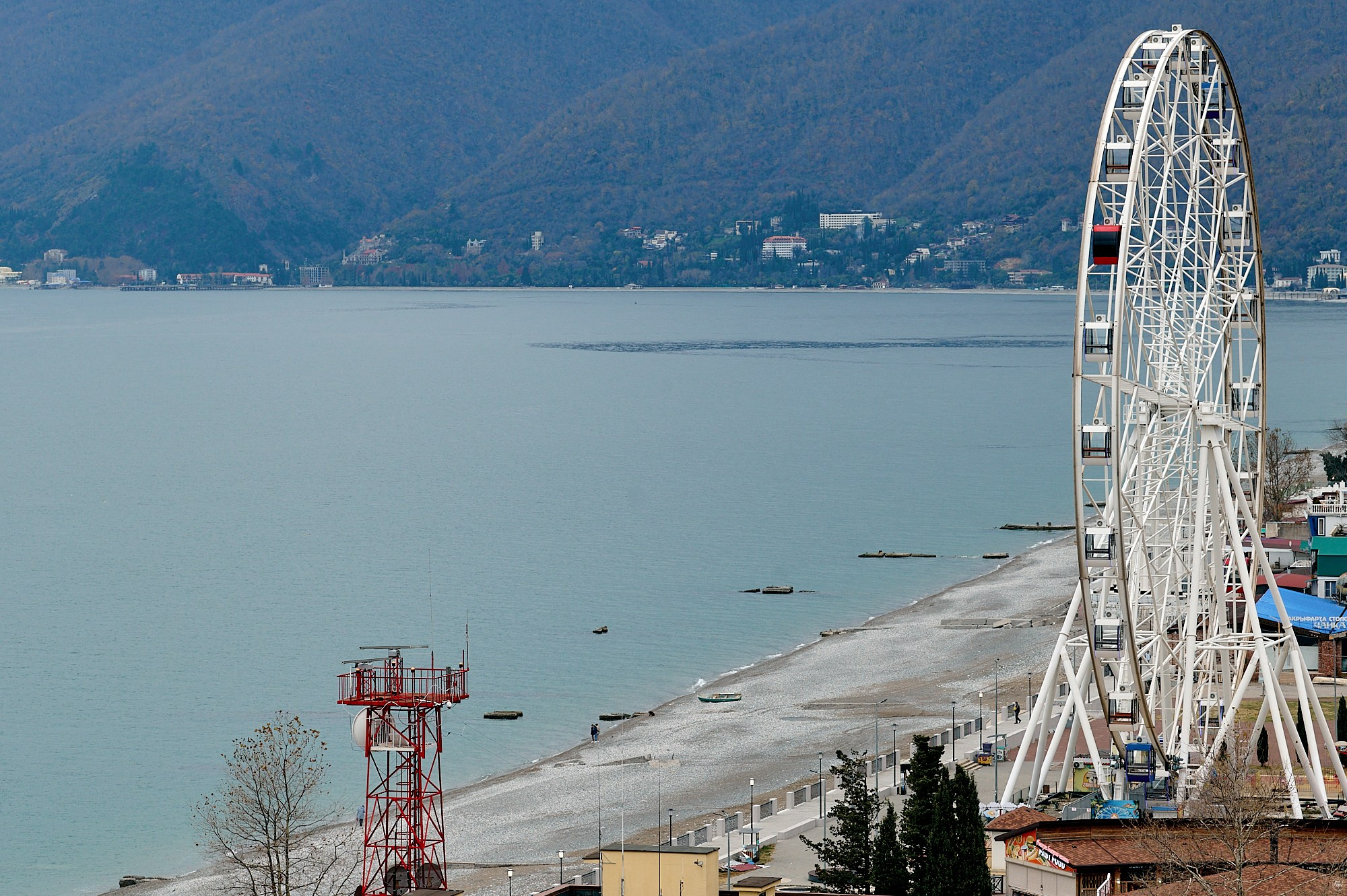 Гагра, Абхазия. Декабрь 2024. Фотографии отовсюду и обо всем