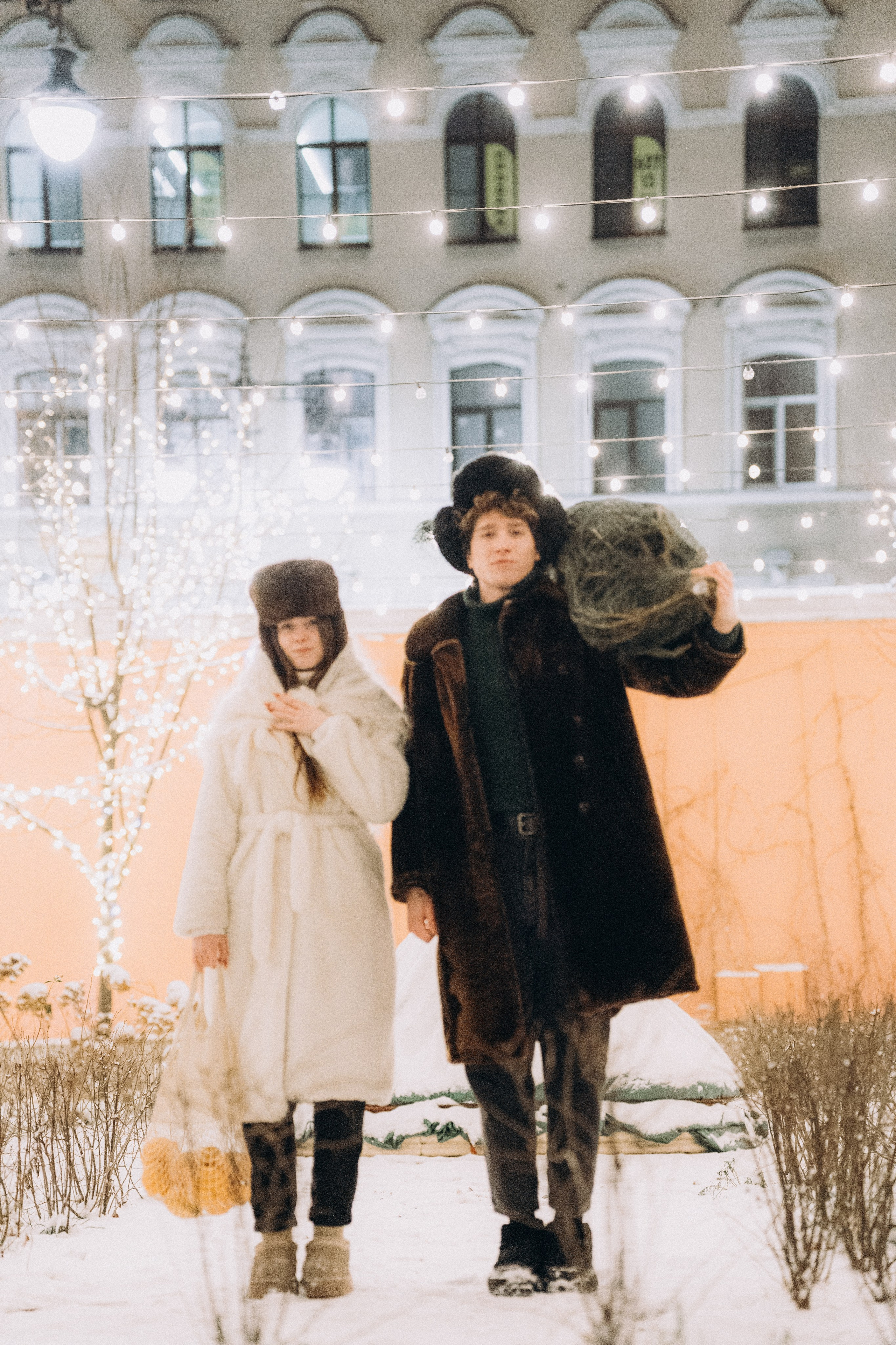 НОВОГОДНЯЯ ПРОГУЛКА ПАРЫ ПО ЧЕРНЫШЕВСКОЙ ПЕРЕД НОВЫМ ГОДОМ. Профессиональный фотограф, Санкт-Петербург — Виктория Богомолова