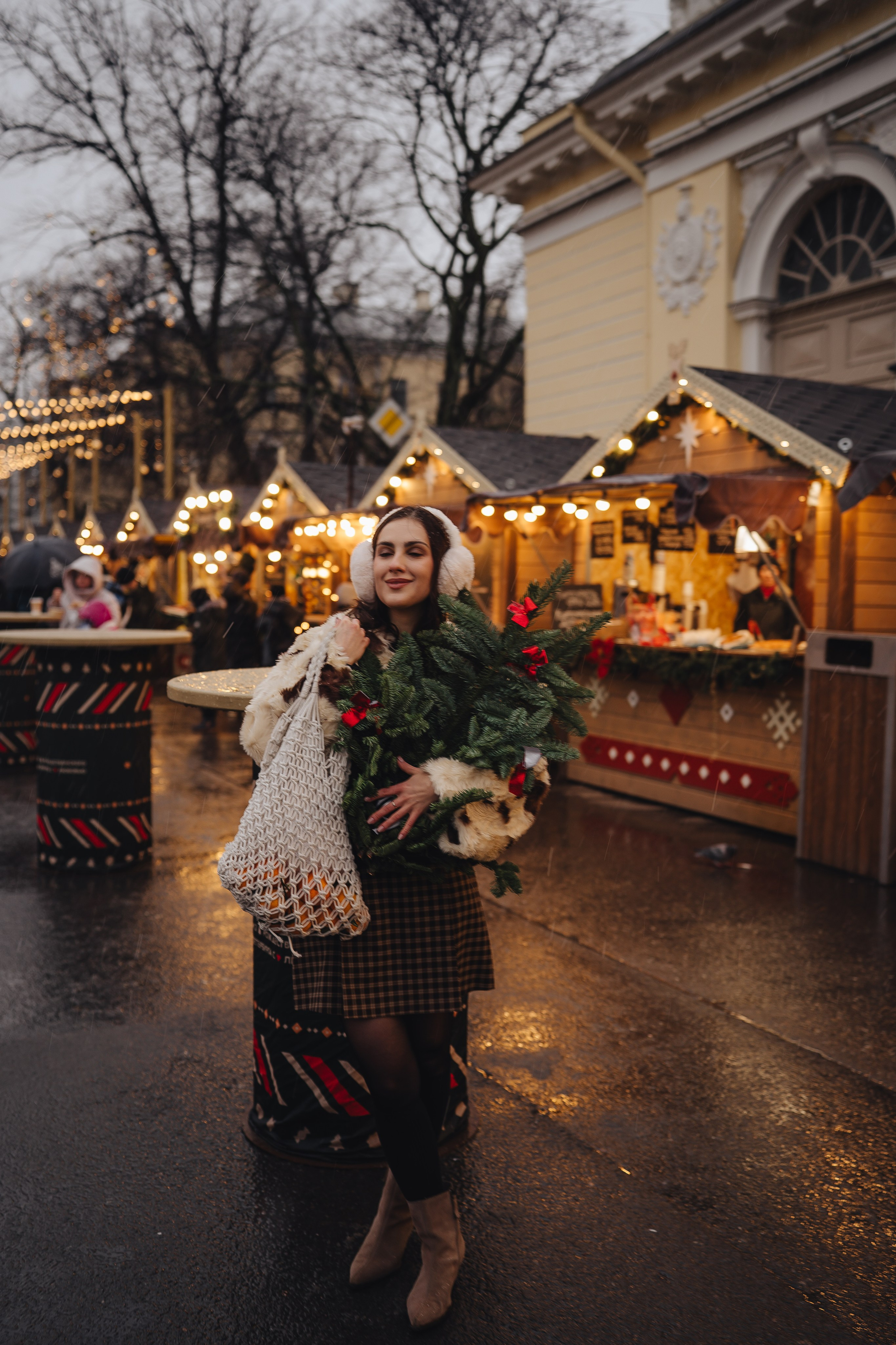 ПРОГУЛКА НА МАНЕЖНОЙ ПЛОЩАДИ ДЛЯ ДЕВУШКИ ПЕРЕД НОВЫМ ГОДОМ (НОВОГОДНЯЯ ФОТОСЕССИИЯ НА МАНЕЖНОЙ ПЛОЩАДИ). Профессиональный фотограф, Санкт-Петербург — Виктория Богомолова