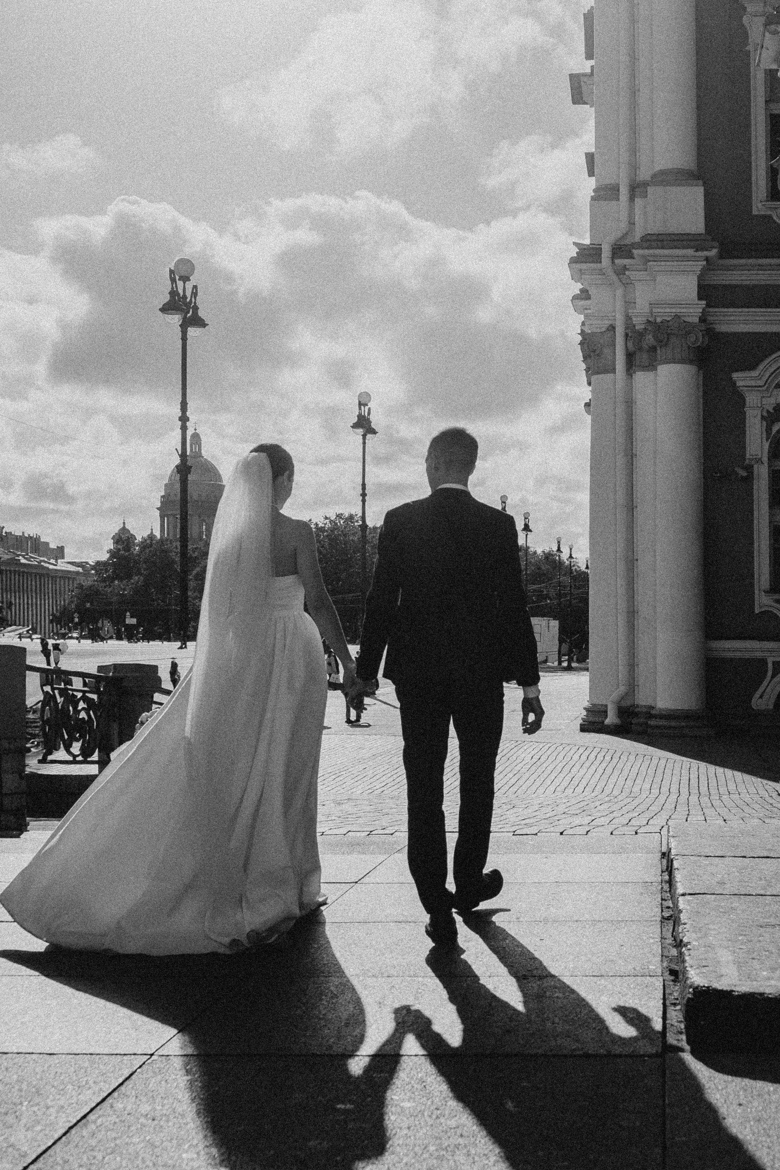 СВАДЕБНАЯ ПРОГУЛКА В САНТК-ПЕТЕРБУРГЕ (ИСАКИЕВСКИЙ СОБОР, ЗИМНЯЯ КАНАВКА, ЭРМИТАЖ И БОЛЬШАЯ МОРСКАЯ УЛИЦА). Профессиональный фотограф, Санкт-Петербург — Виктория Богомолова