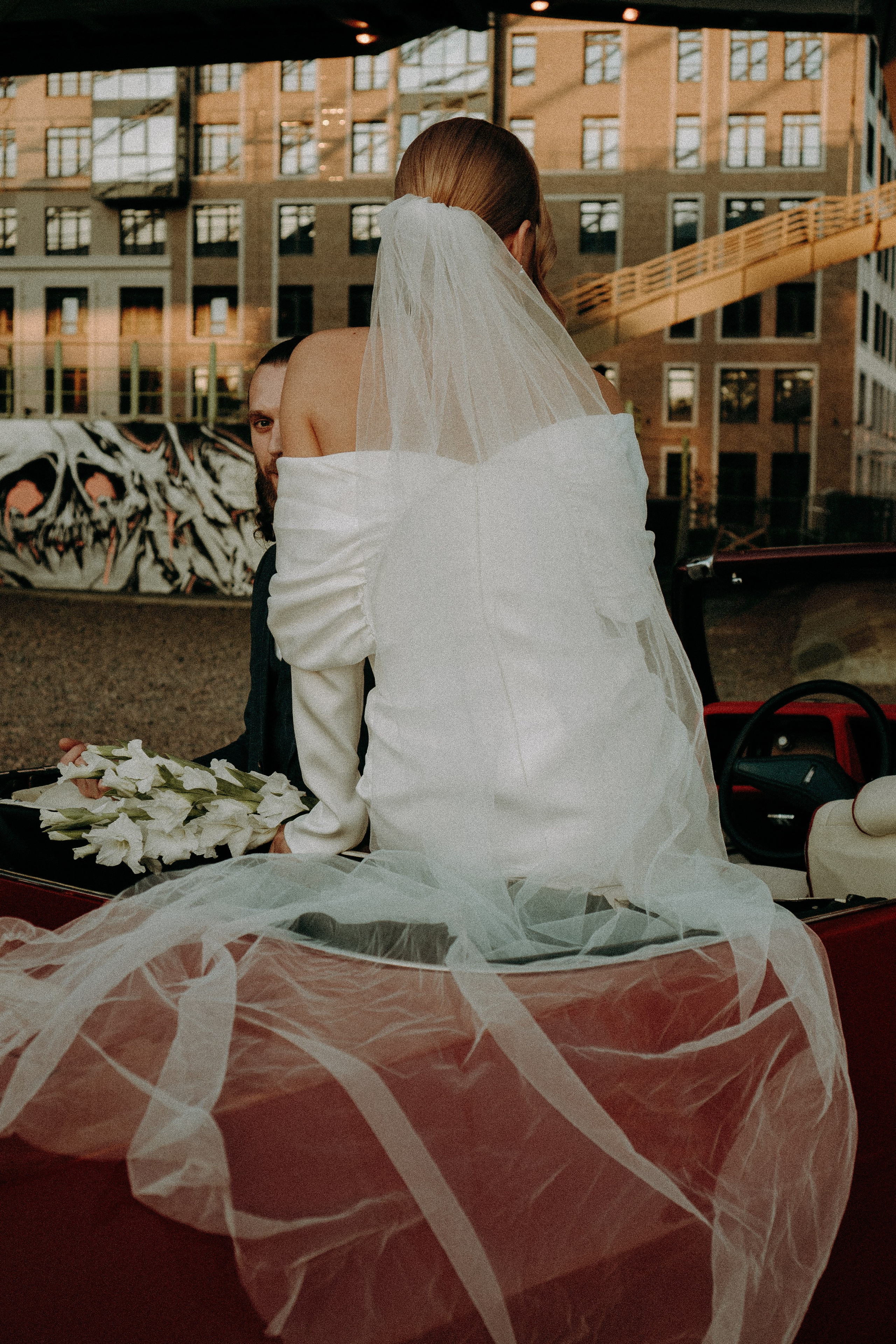 СВАДЕБНАЯ СЬЕМКА ВОЗЛЕ МСОТА БЕТАНКУРА НА КАБРИОЛЕТЕ. Профессиональный фотограф, Санкт-Петербург — Виктория Богомолова