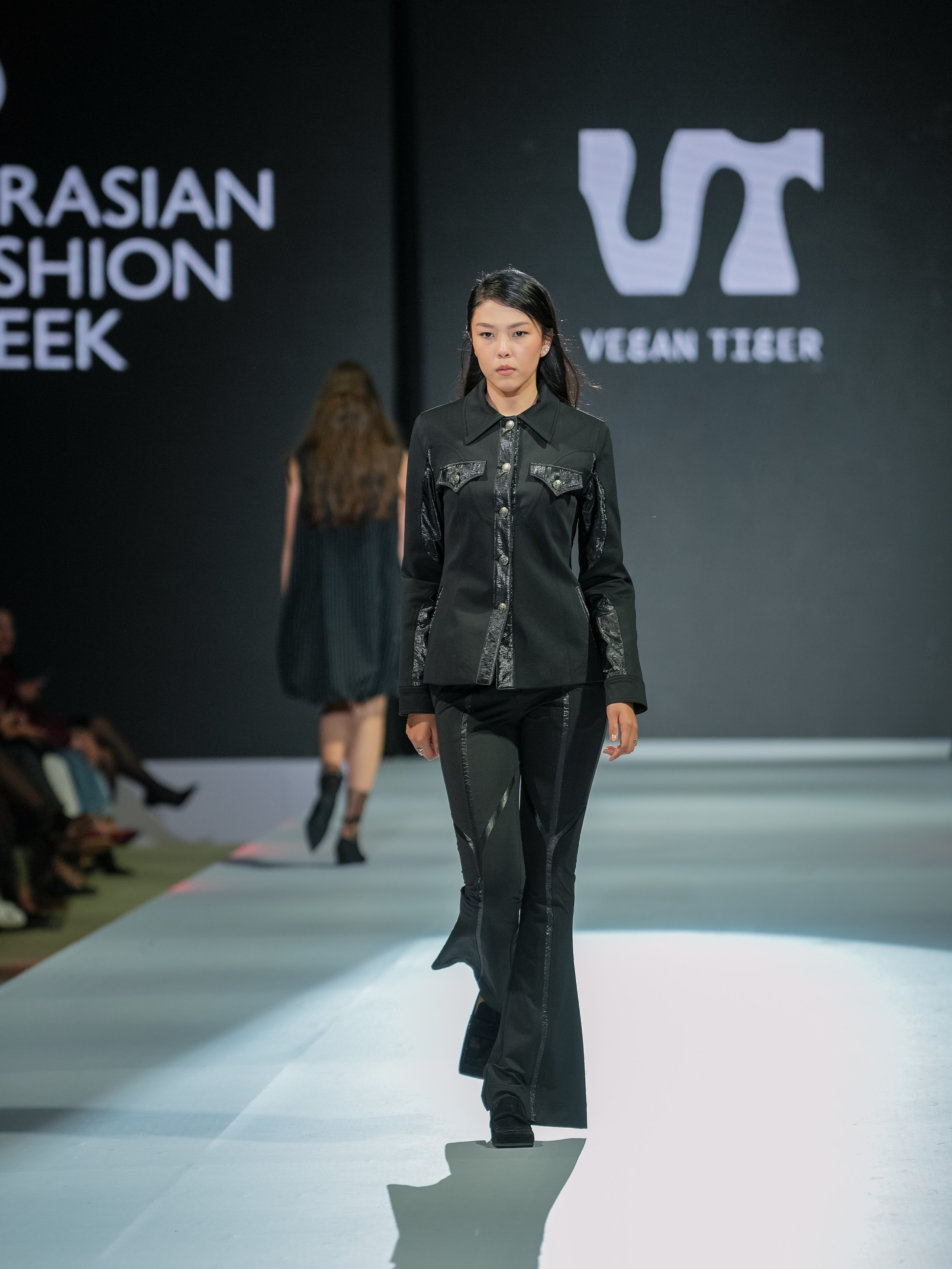EURASIAN FASHION WEEK Vegan Tiger. Сайт Алматинского НЮ АРТ, будуар и фэшн фотографа Дениса Карпенко