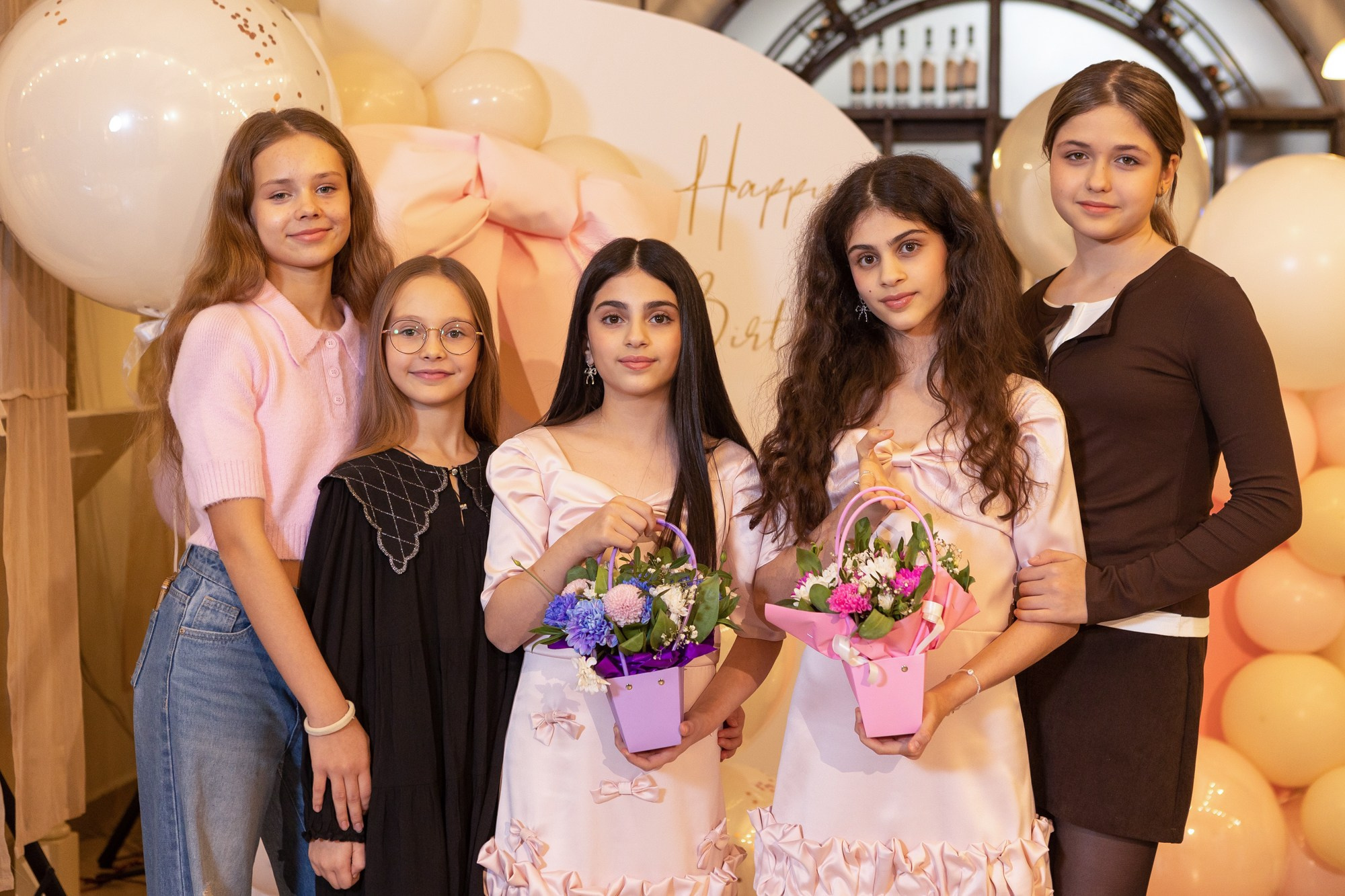 День Рождения Софьи и Лизы в ресторане «Ностальгия». Фотограф в Оренбурге. Профессиональный фотограф